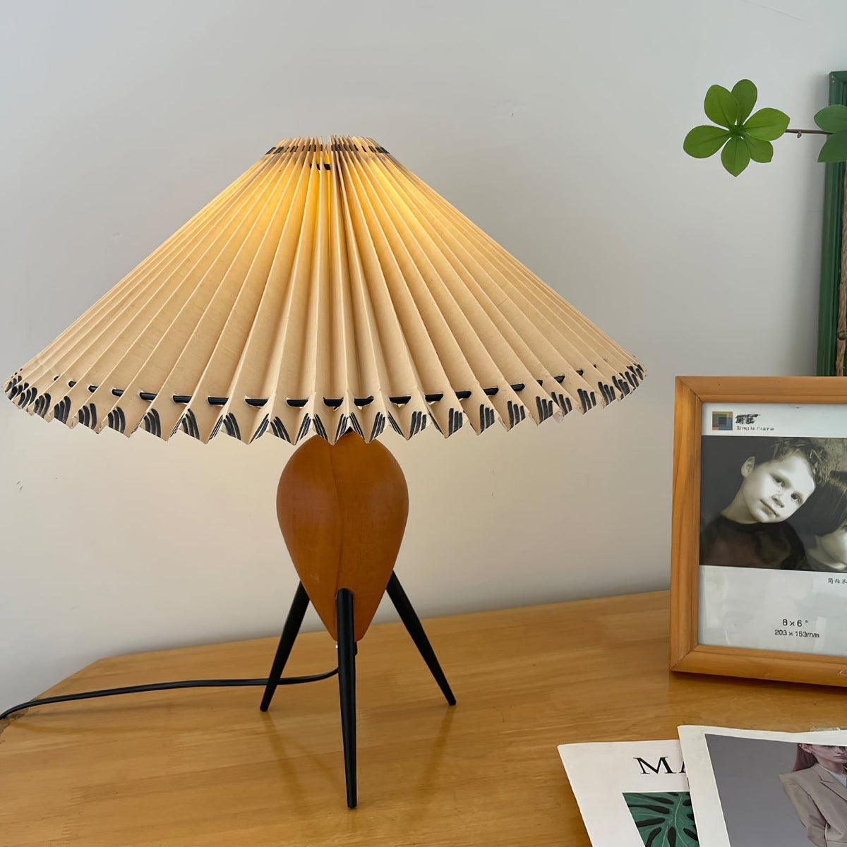 Elyse retro lampa stołowa z drewna i płótna