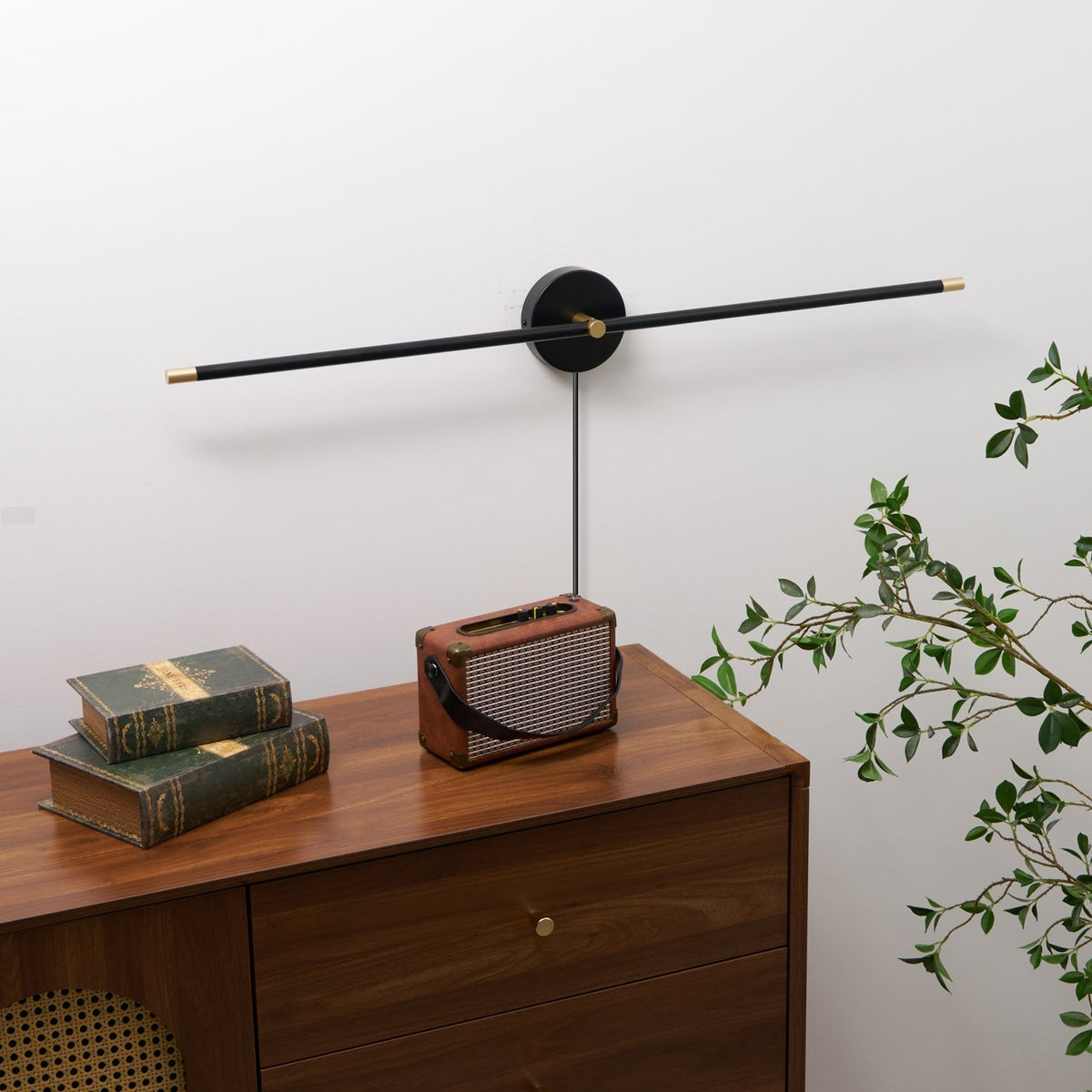 Minimalist nowoczesny liniowy żyrandol LED podłączany do gniazdka kinkiet