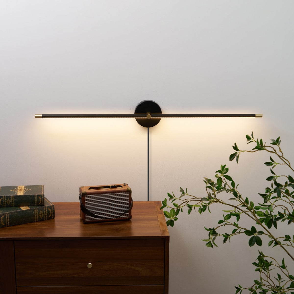 Minimalist nowoczesny liniowy żyrandol LED podłączany do gniazdka kinkiet