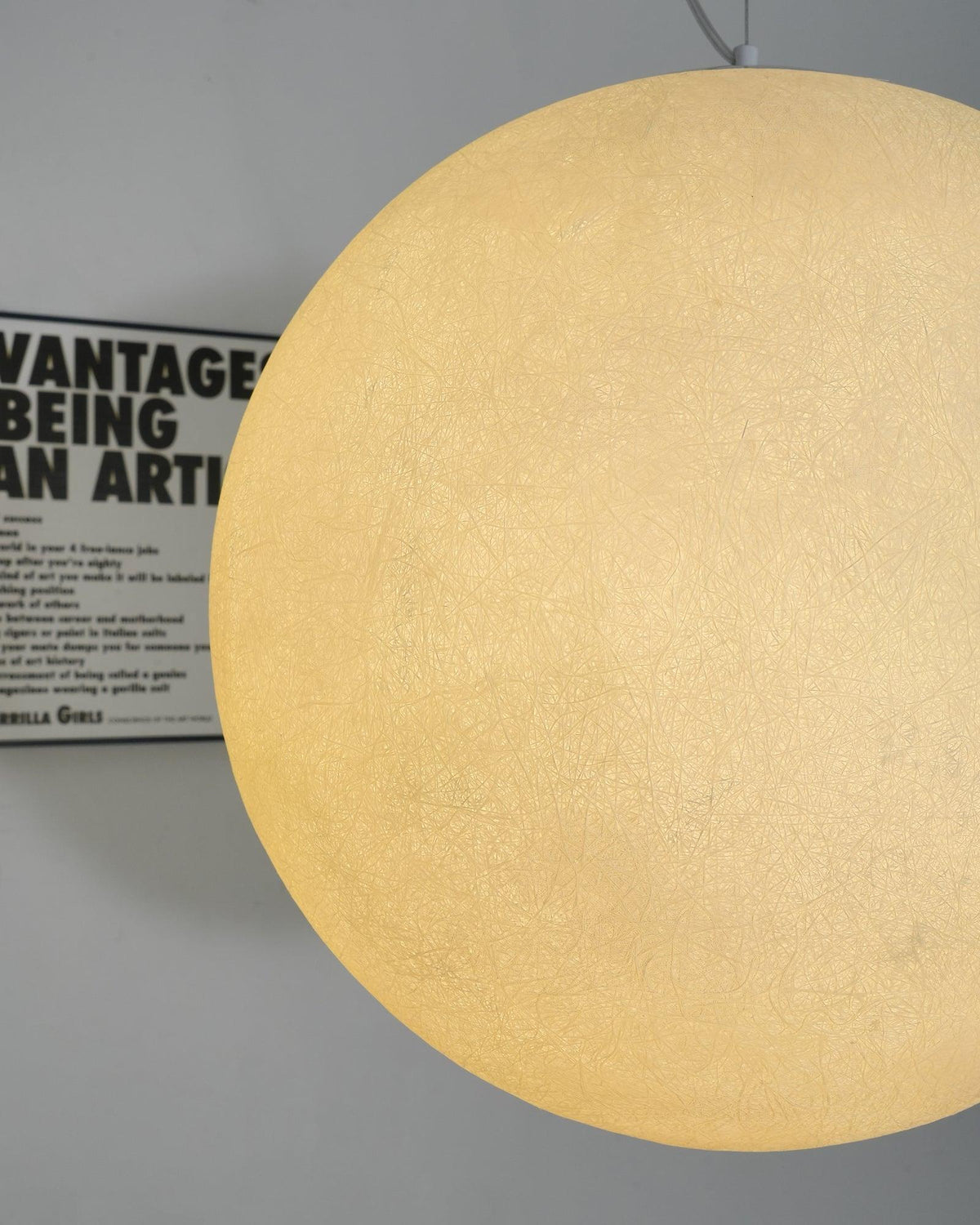 Lampa wisząca Lustra w kształcie księżyca do salonu