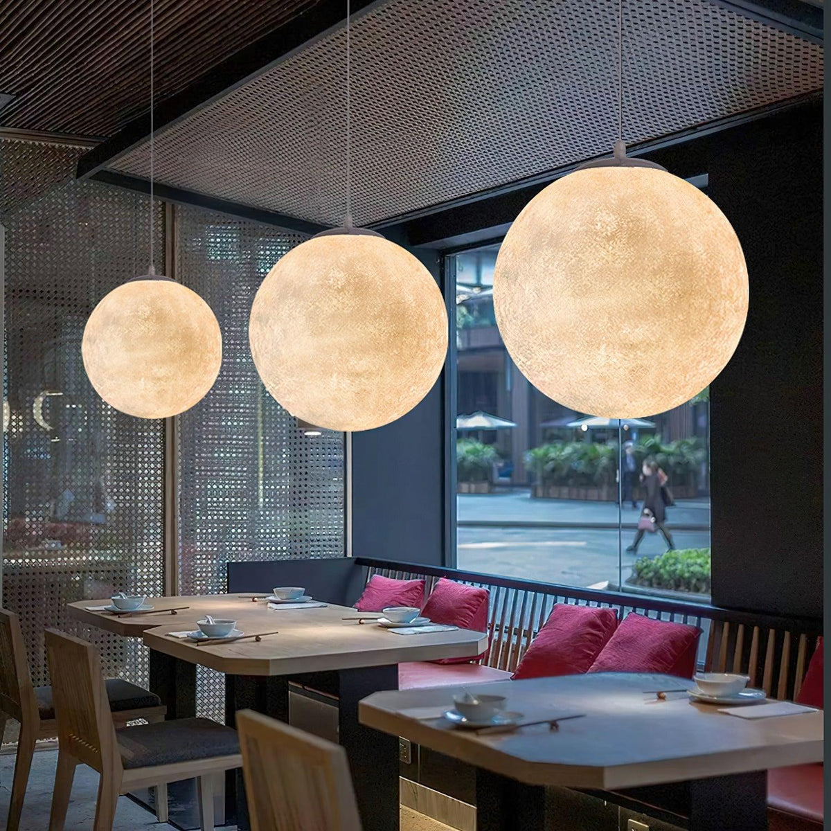 Lampa wisząca Lustra w kształcie księżyca do salonu