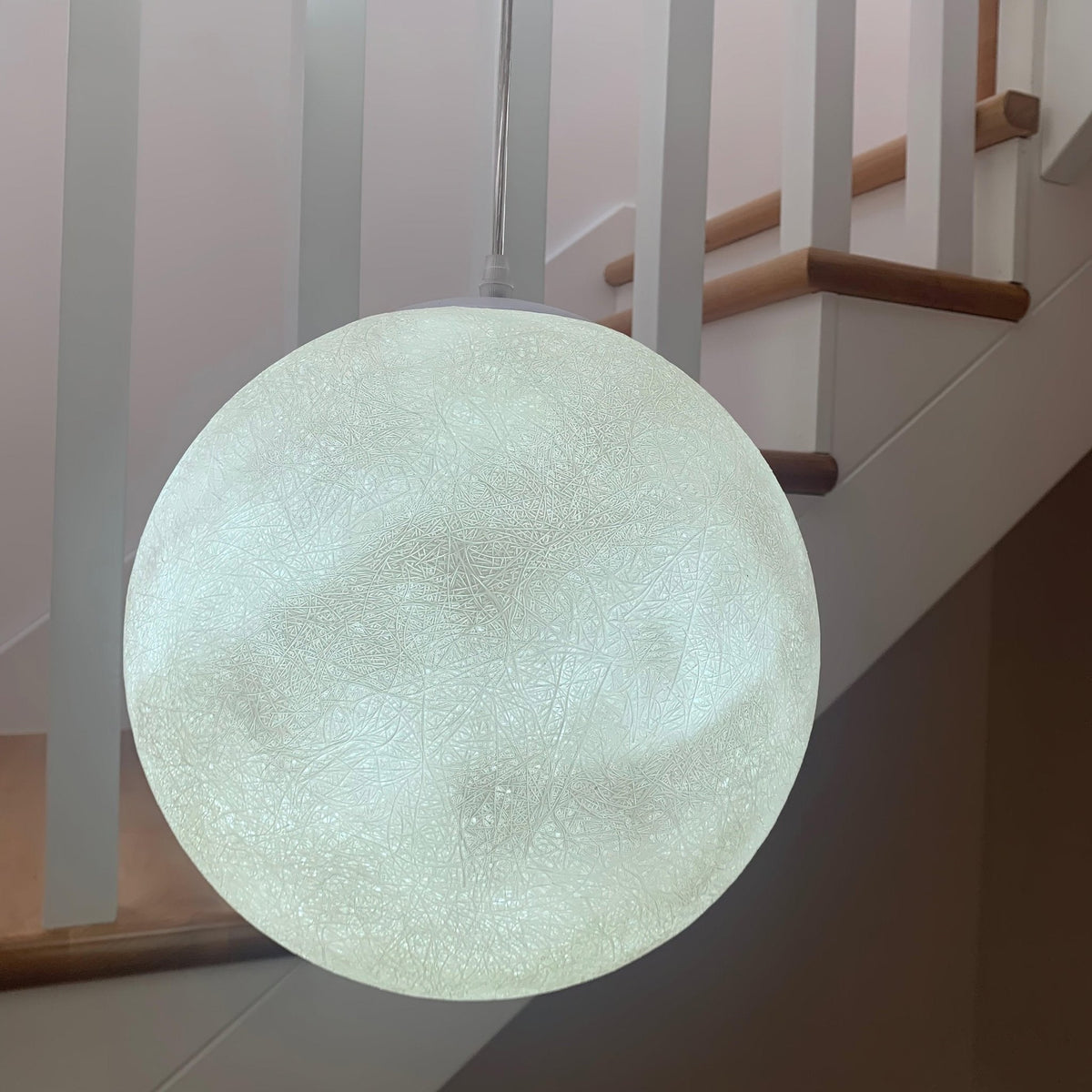 Lampa wisząca Lustra w kształcie księżyca do salonu