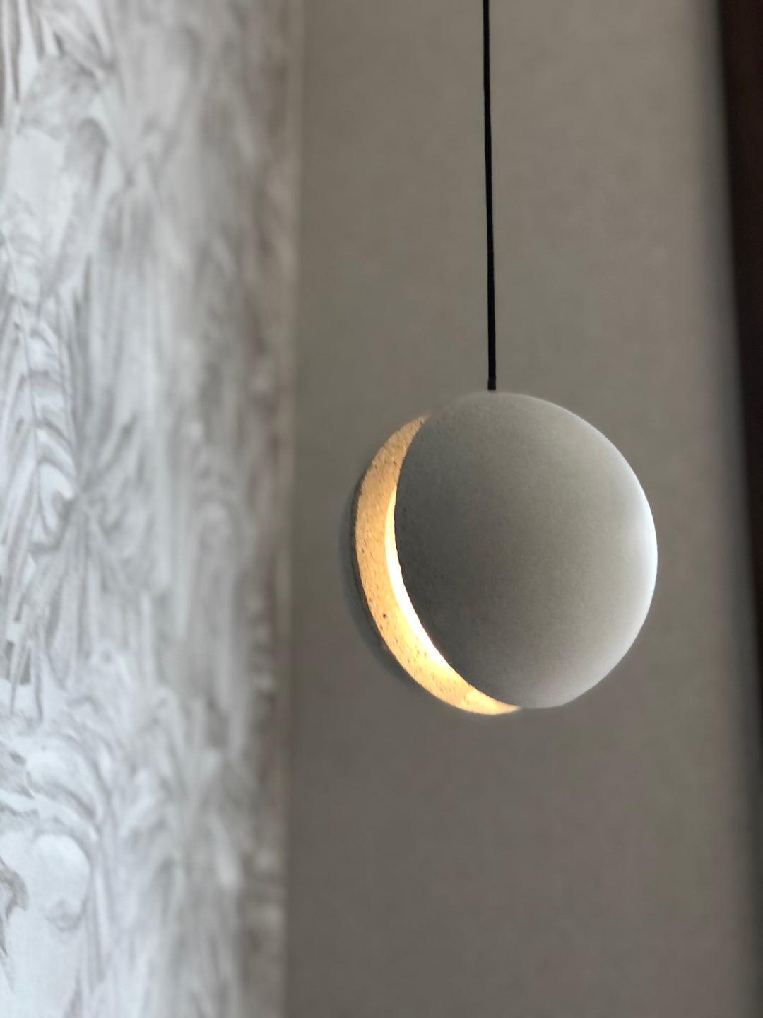 Umi lampa wisząca kula betonowa minimalistyczna industrialna