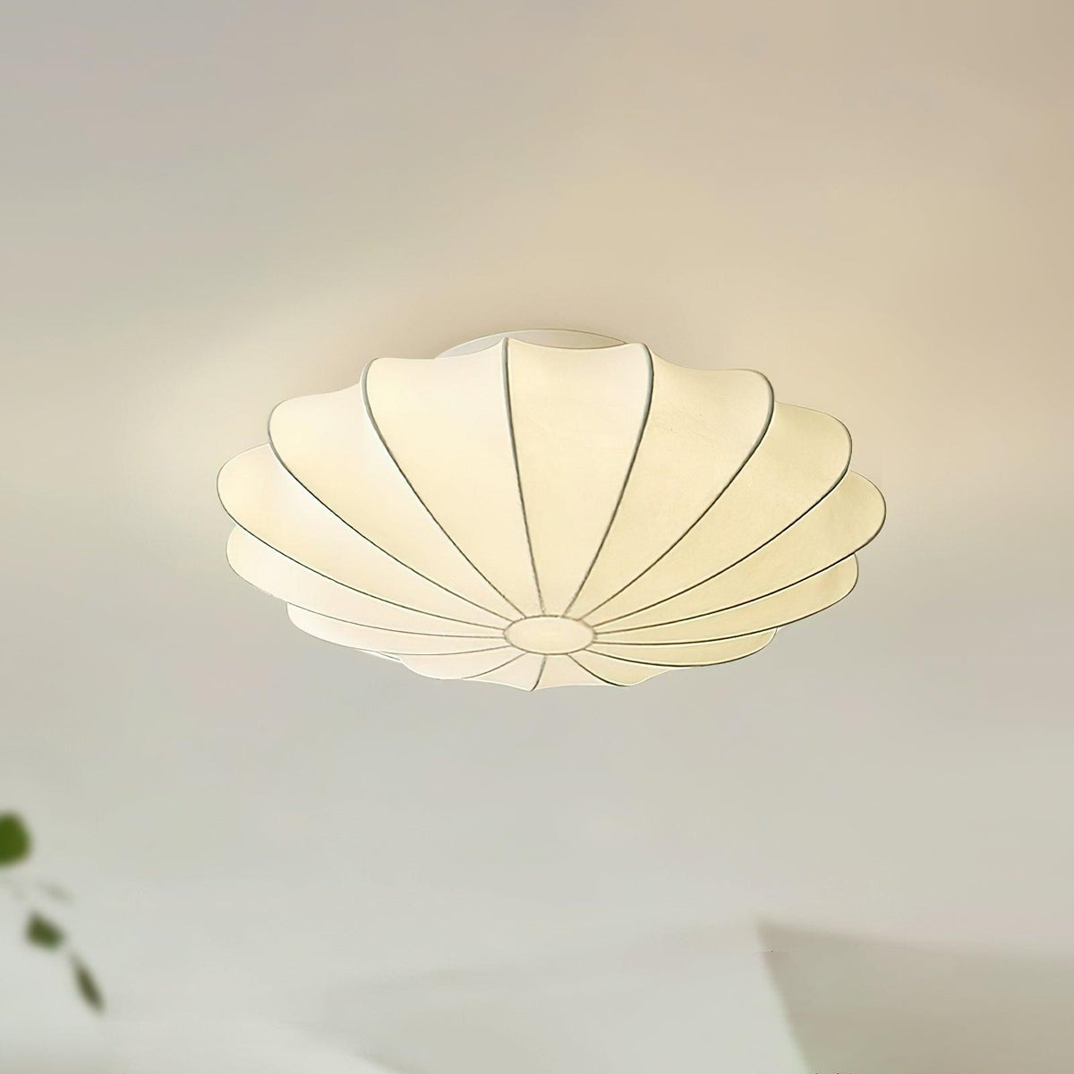 Cielum lampa sufitowa z obudową z tkaniny w formie rzeźby