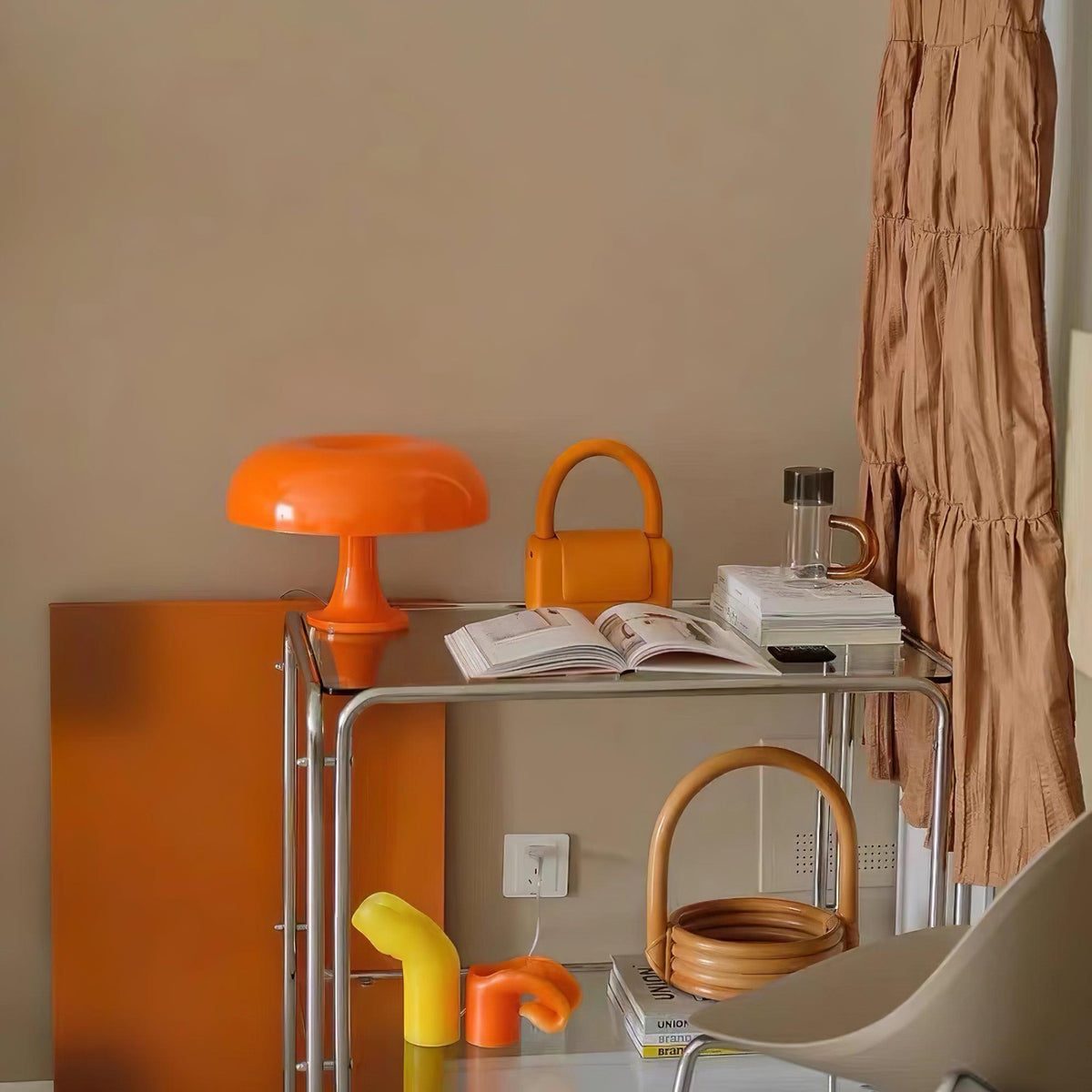 Orelielia zabawna retro lampa stołowa