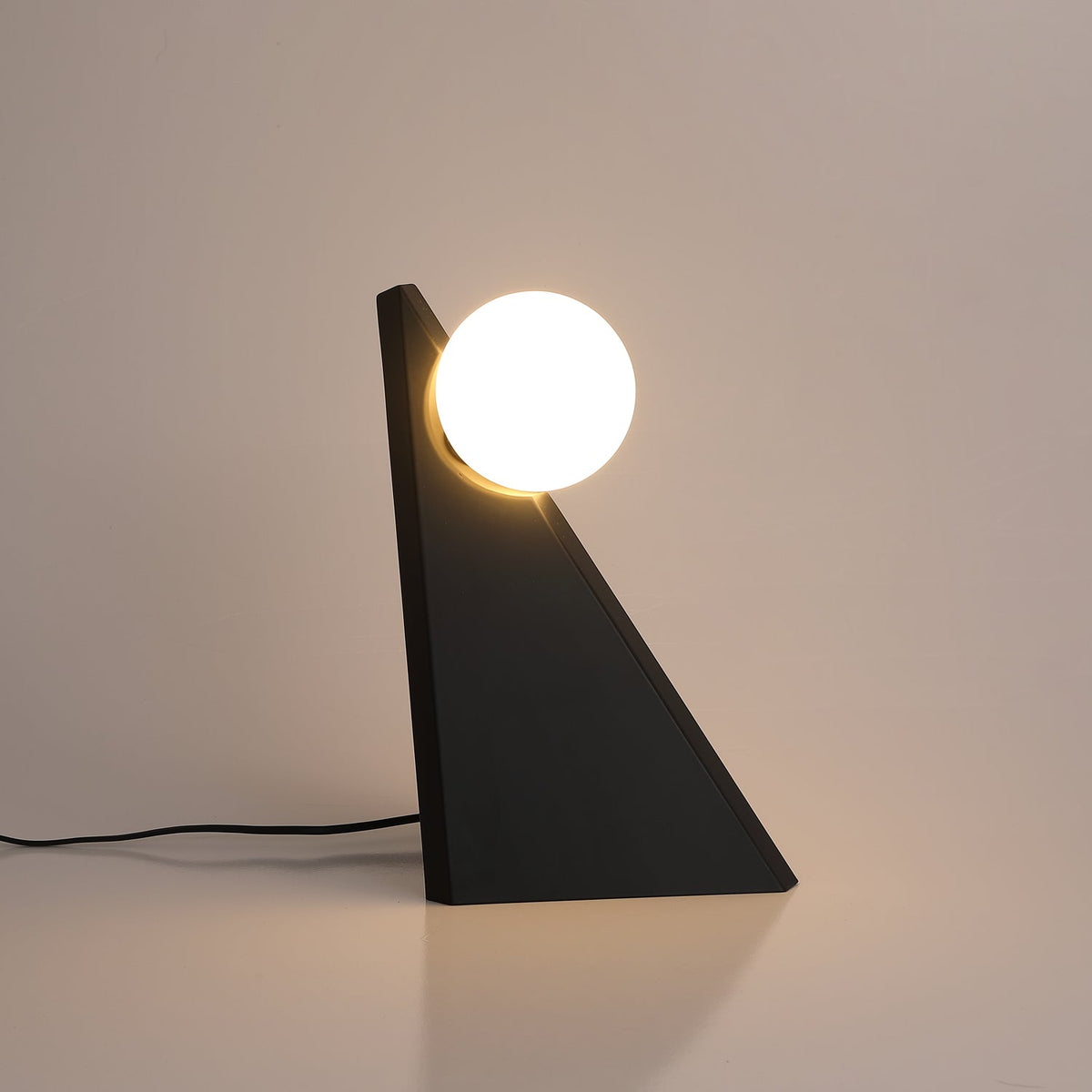 Nixie geometryczna lampa stołowa ze szkła