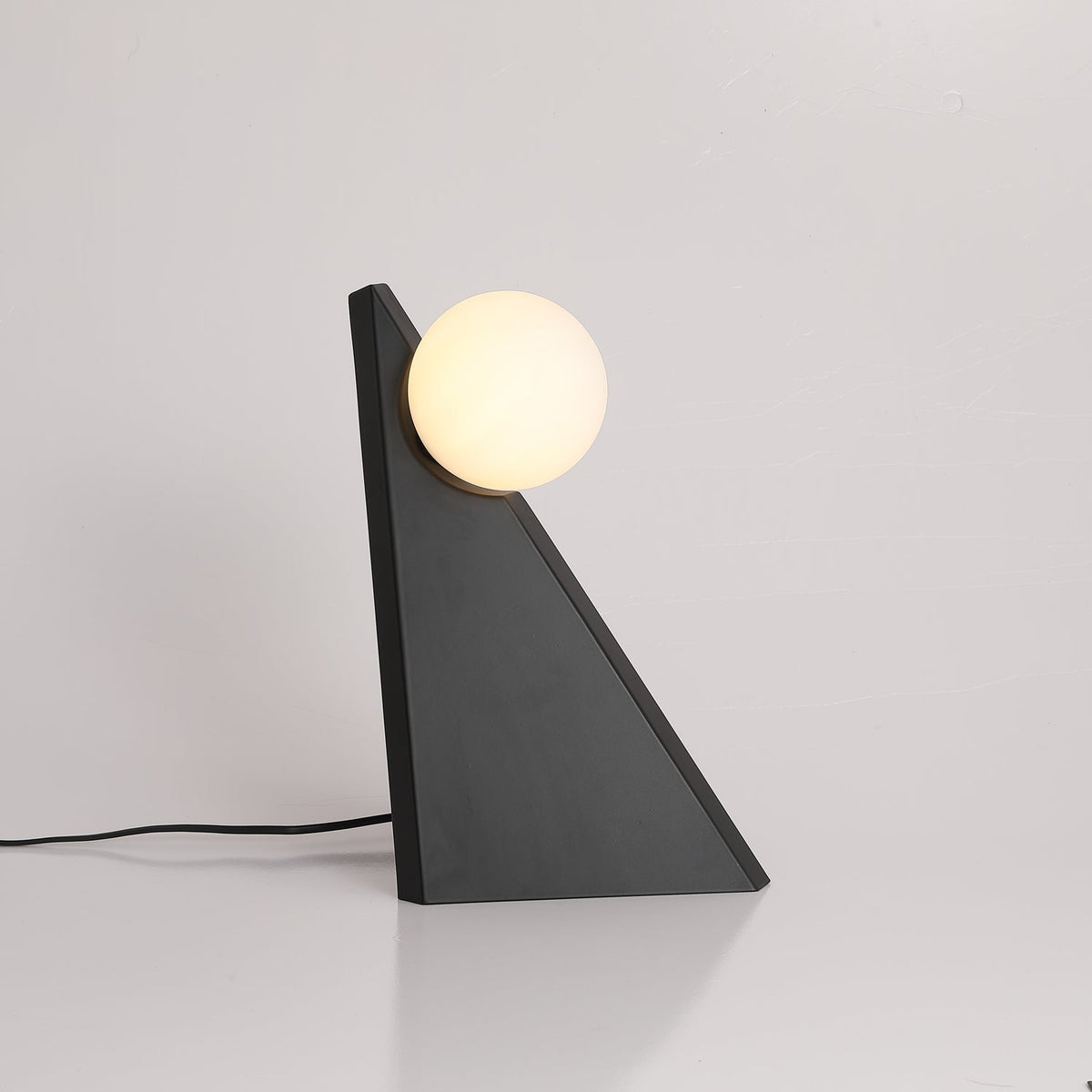 Nixie geometryczna lampa stołowa ze szkła