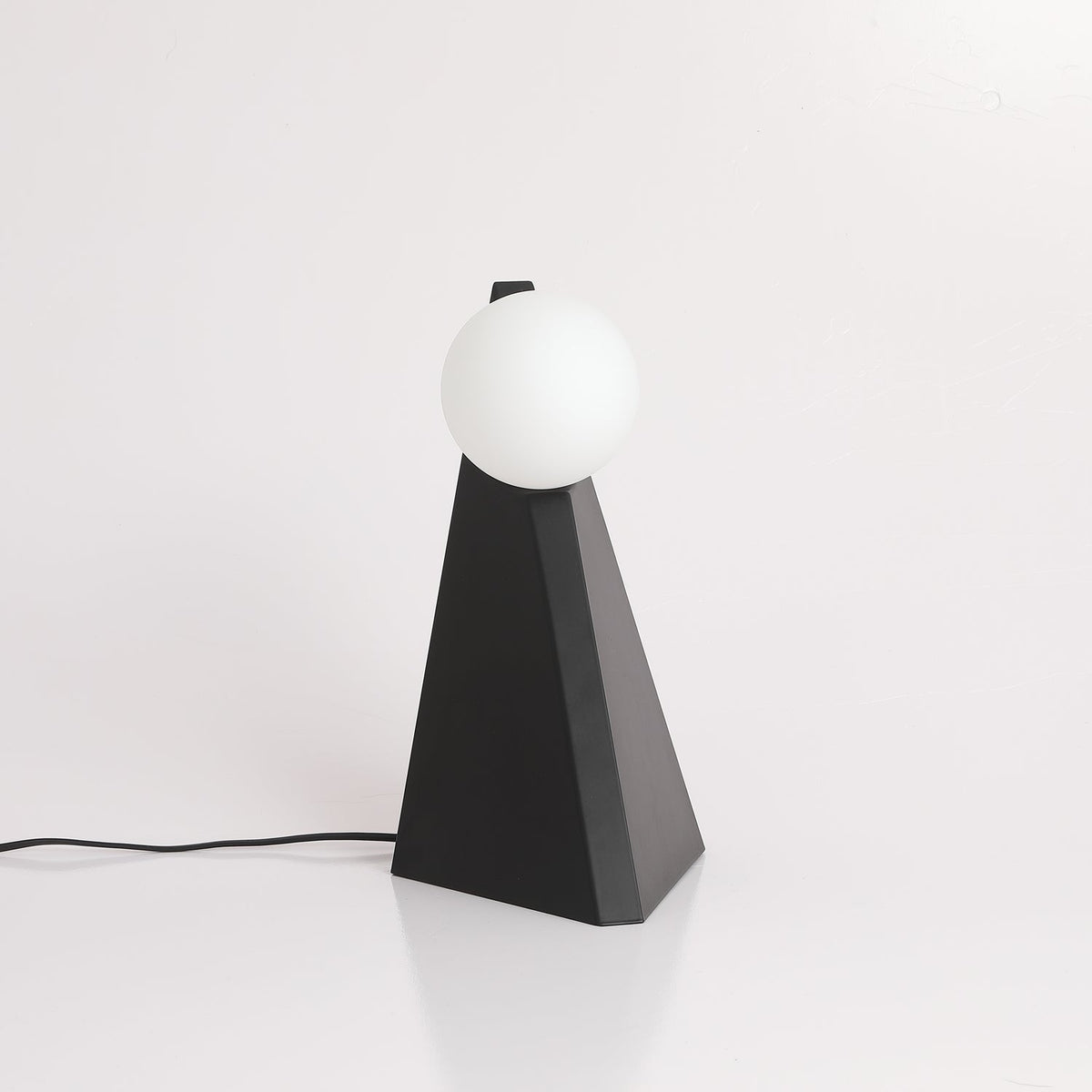 Nixie geometryczna lampa stołowa ze szkła