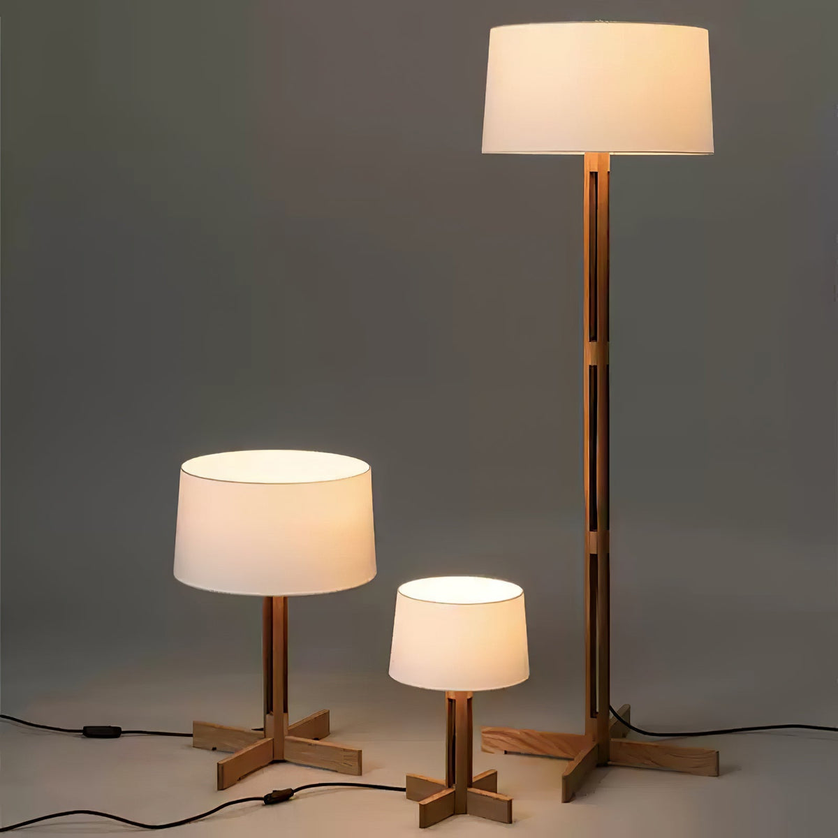 Rinivena drewniana lampa stołowa z tkaniny