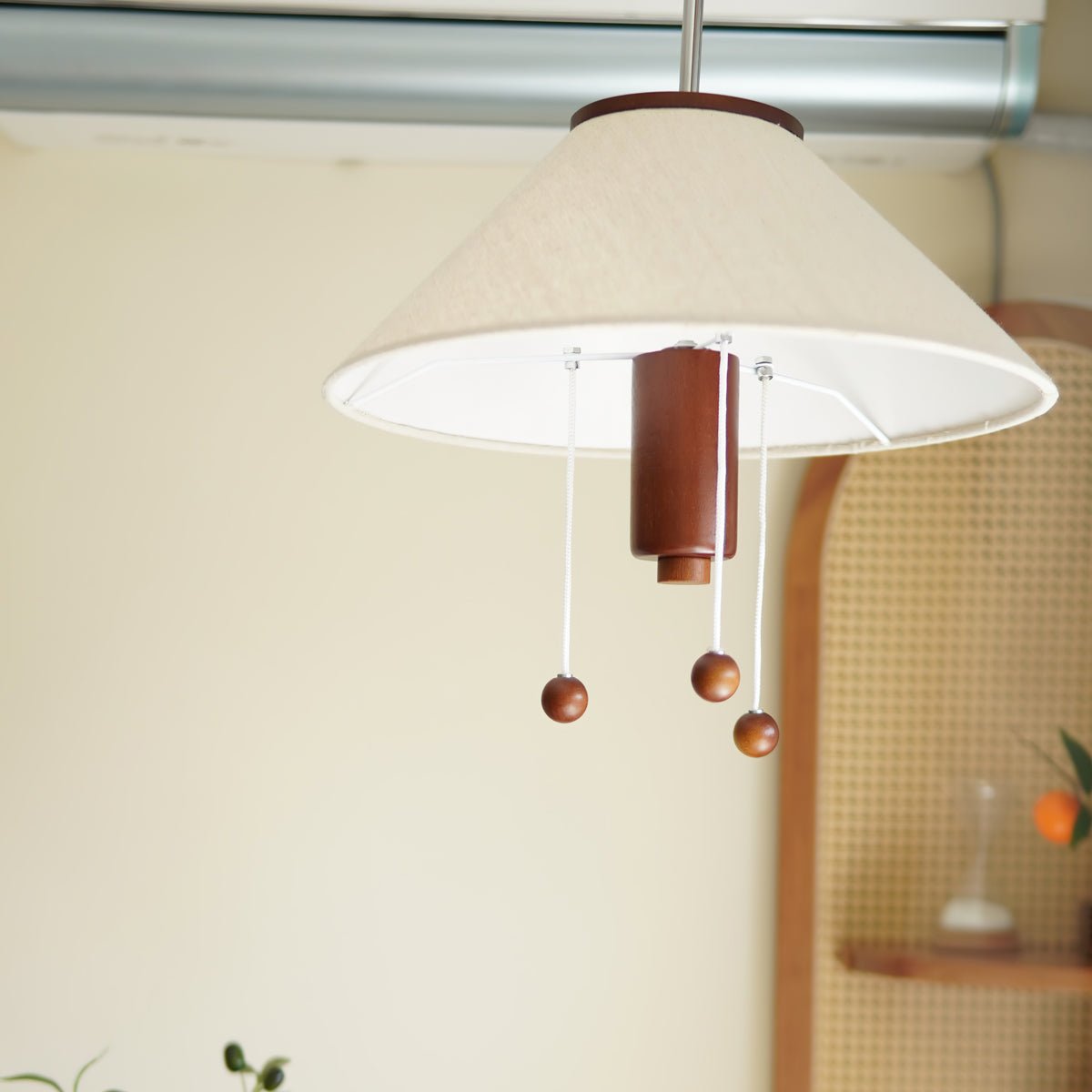 Zathee nordycka lampa wisząca ze szkła i drewna