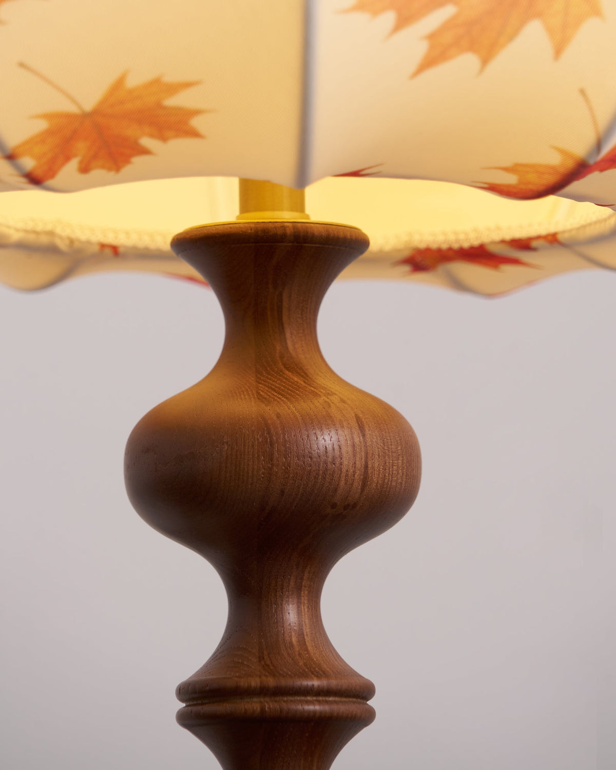 Qrathen drewniana lampa stojąca z płótna w stylu retro
