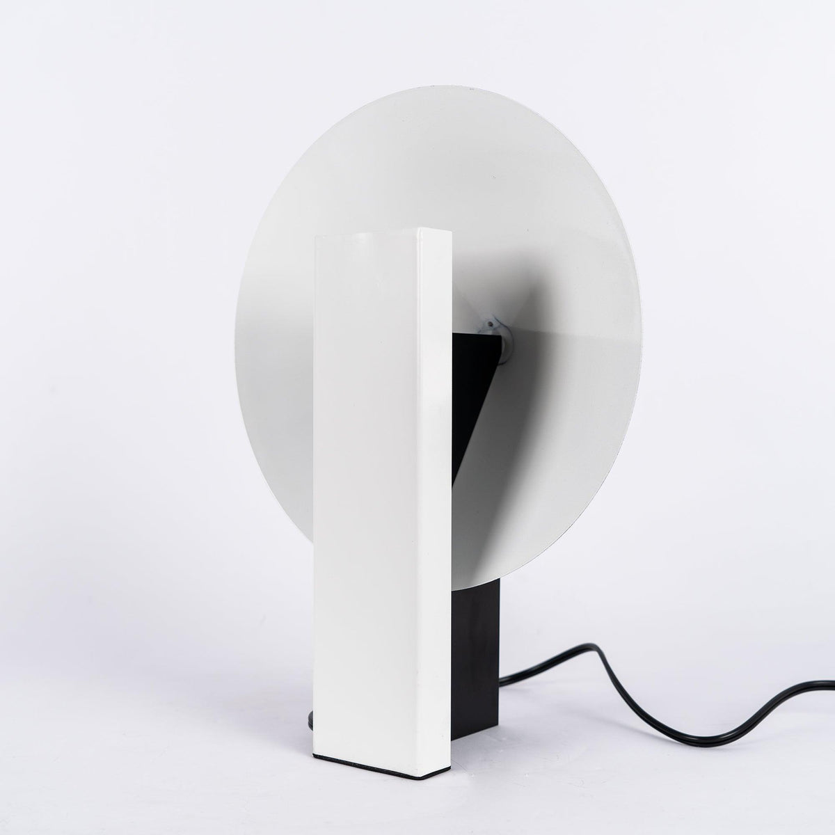 Cis minimalistyczna lampa stołowa