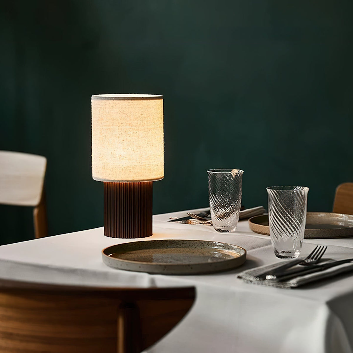 Lampa stołowa Ripples z drewna i płótna