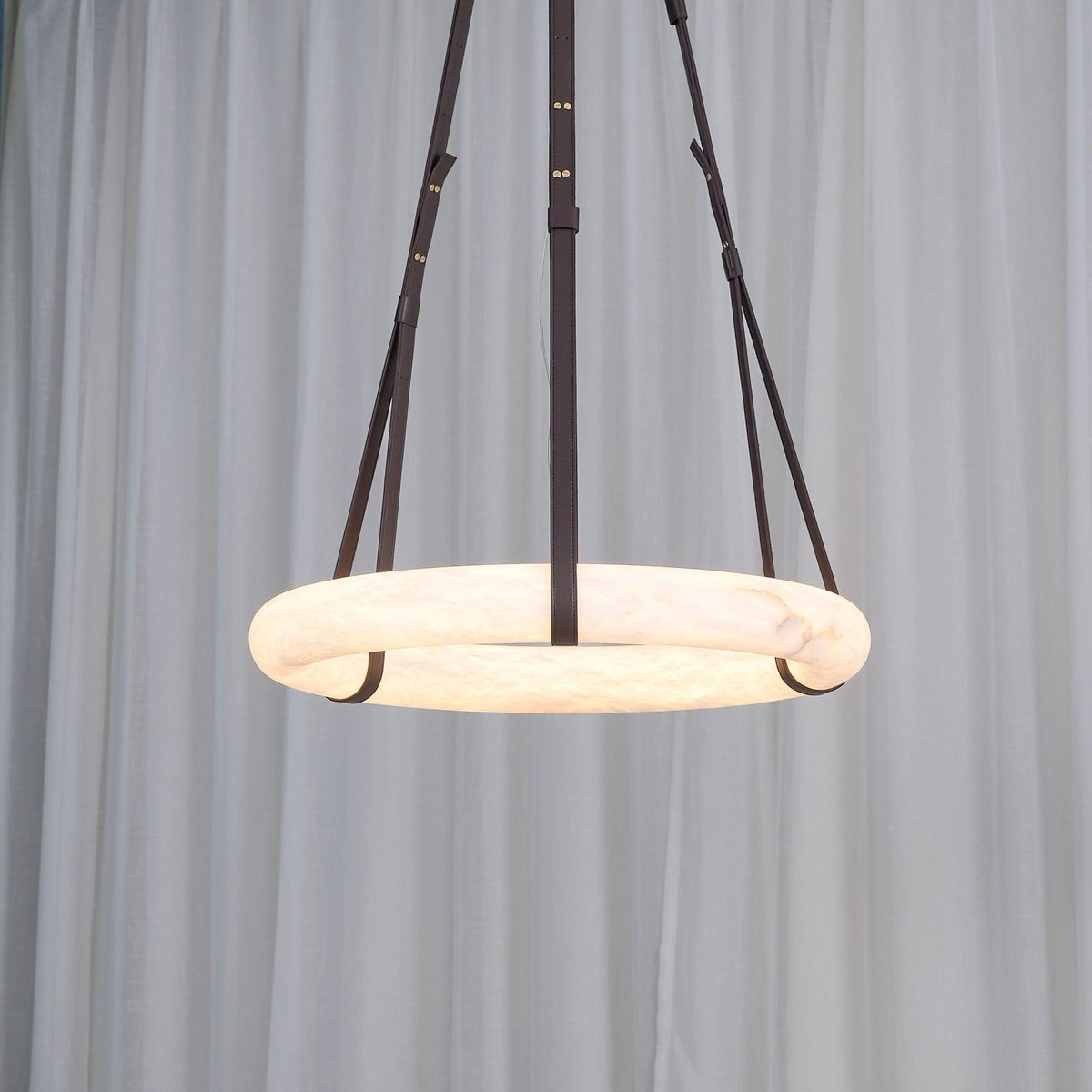 Oslo lampa wisząca Alabaster Ring Straps skandynawski