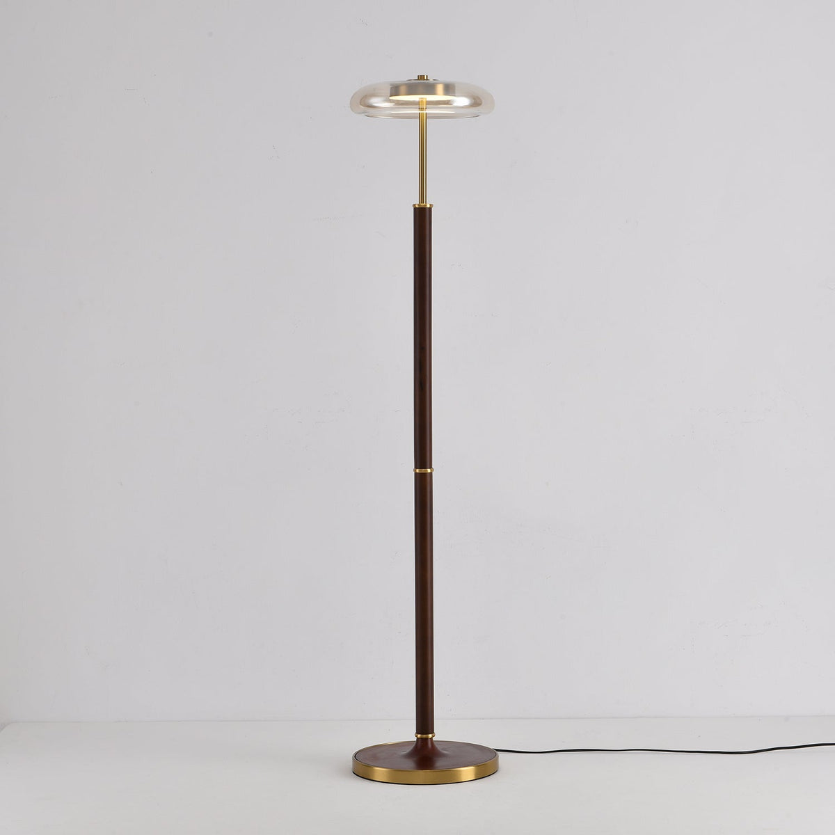 Lean minimalistyczna lampa stojąca