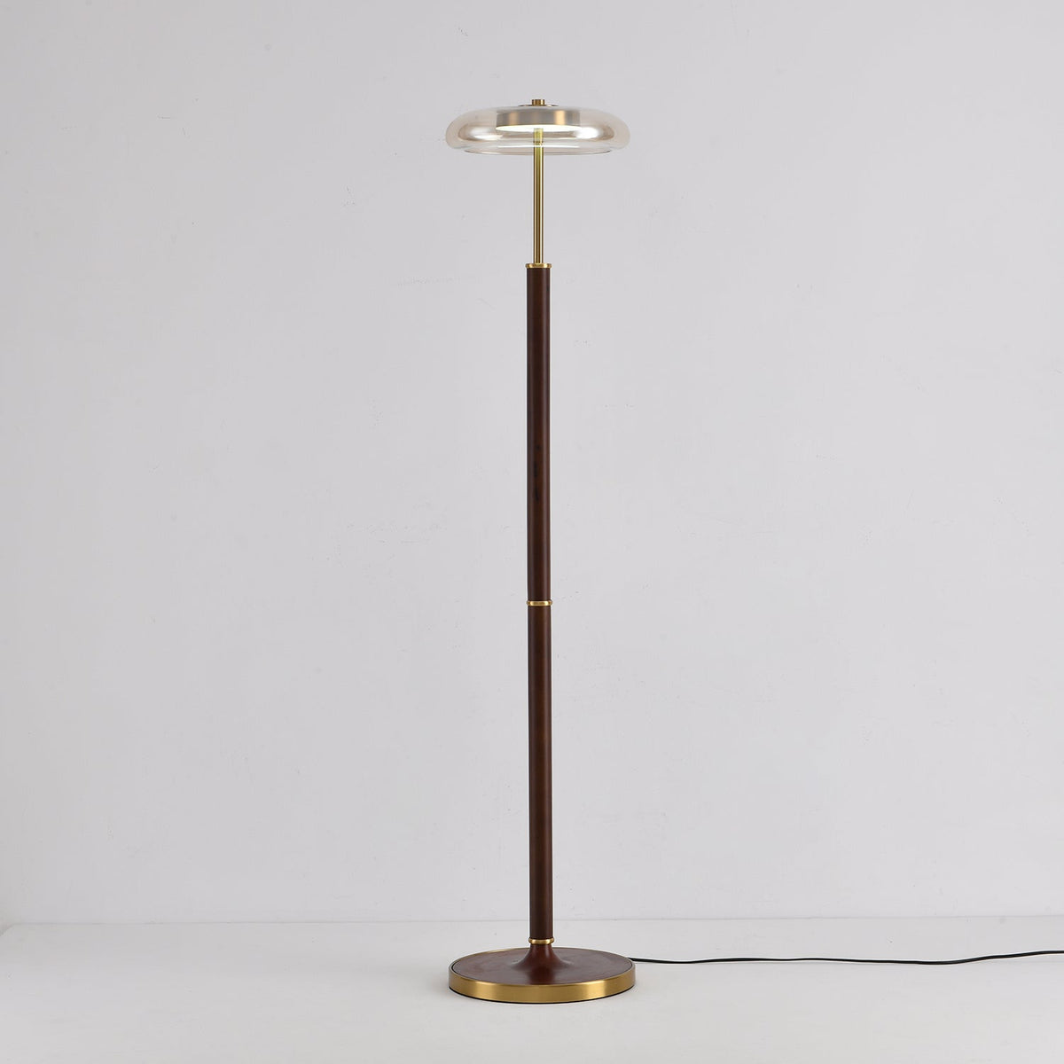Lean minimalistyczna lampa stojąca