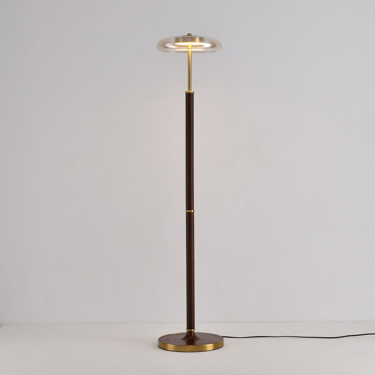 Lean minimalistyczna lampa stojąca