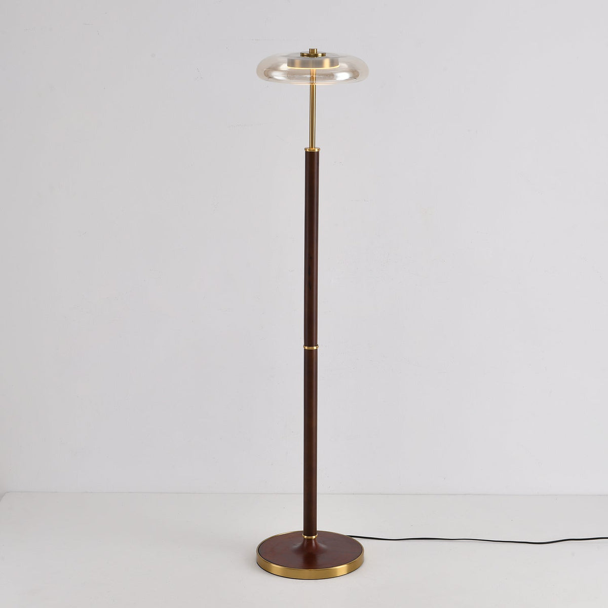 Lean minimalistyczna lampa stojąca