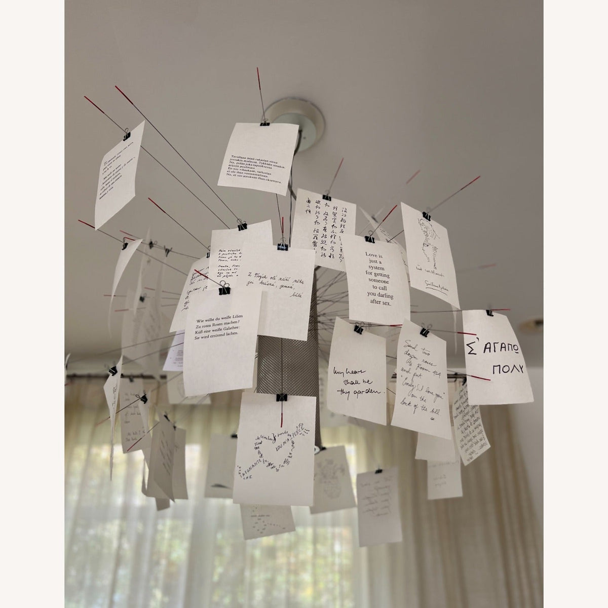 Luninena żyrandol z papieru