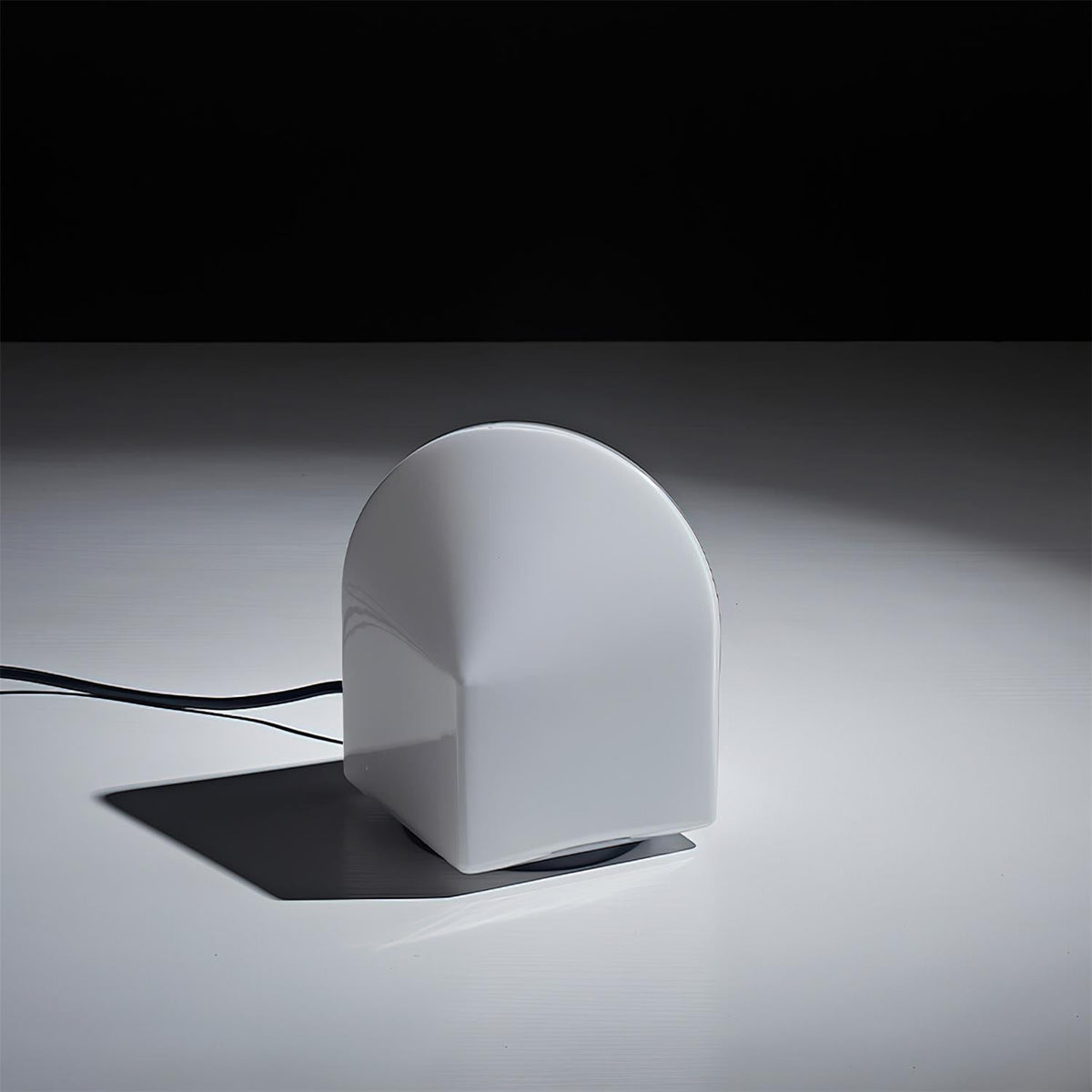 Avenuira lampa stołowa