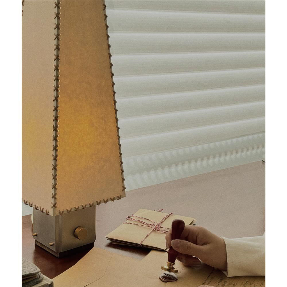 Stitcher lampa stołowa