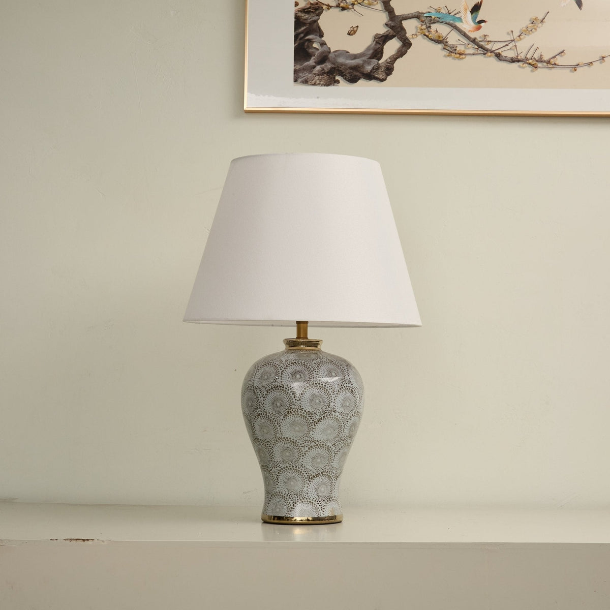 Lampa stołowa z ceramiką w kształcie wazy ze wzorem