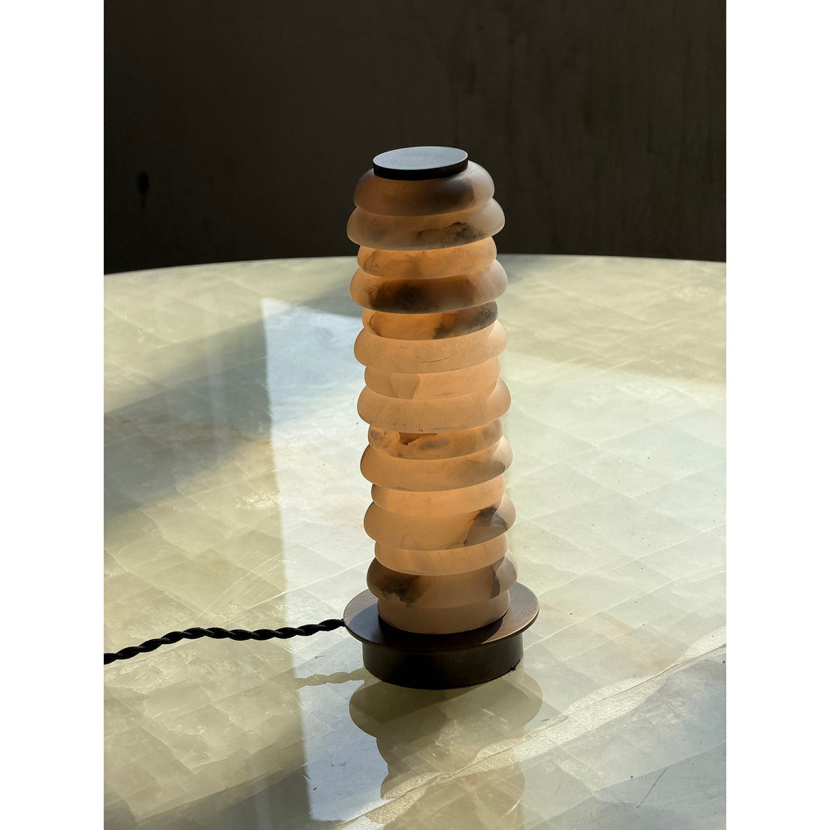 Albuira lampa stołowa z alabastrem