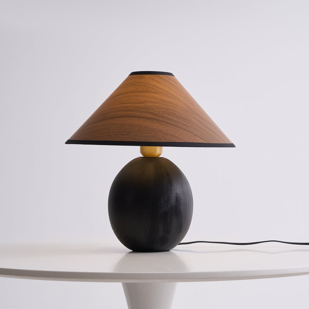 Calenena lampa stołowa z płótna imitującego fakturę drewna