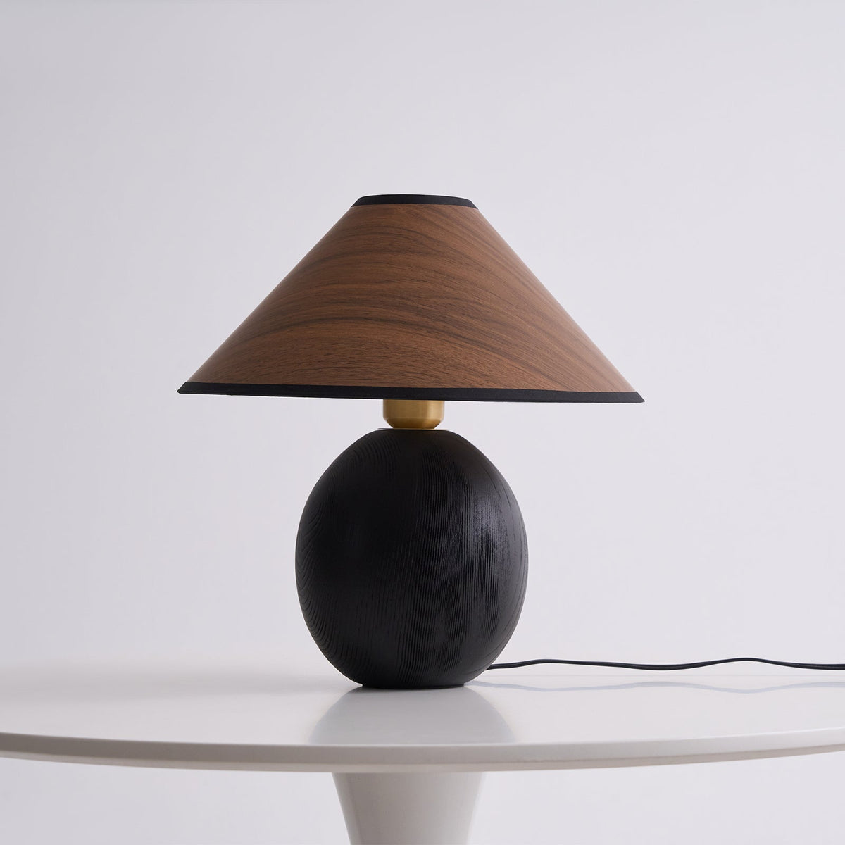 Calenena lampa stołowa z płótna imitującego fakturę drewna