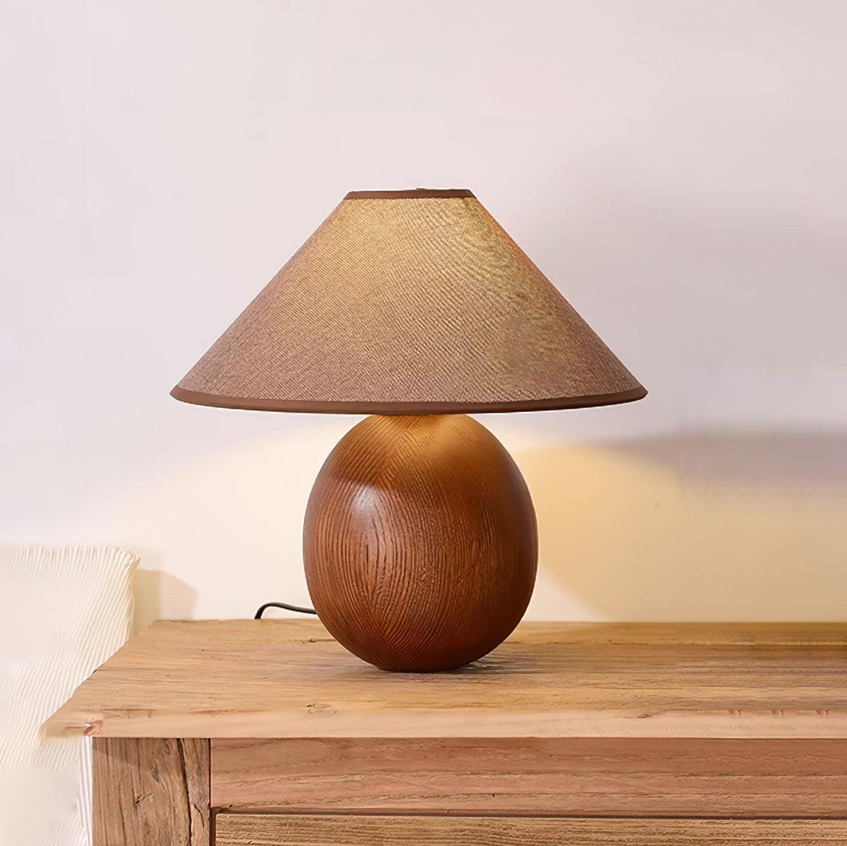 Calenena lampa stołowa z płótna imitującego fakturę drewna