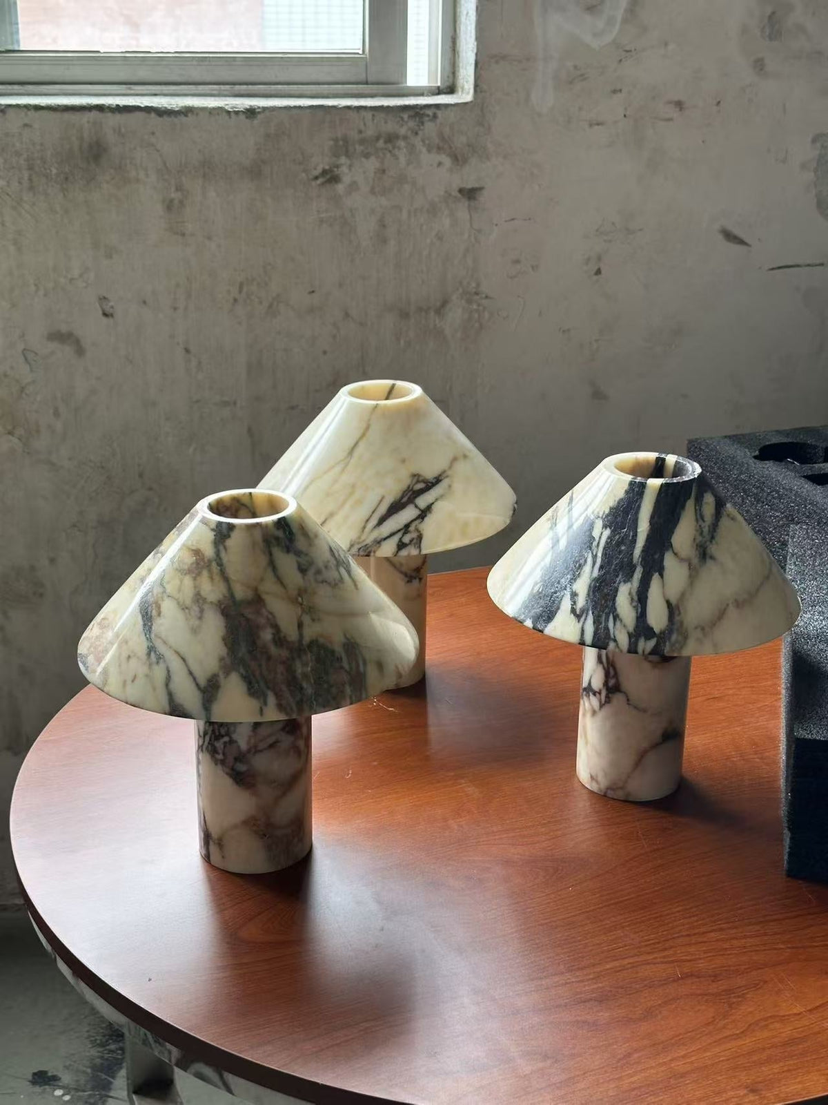 Lampa stołowa Veinir ze szkła