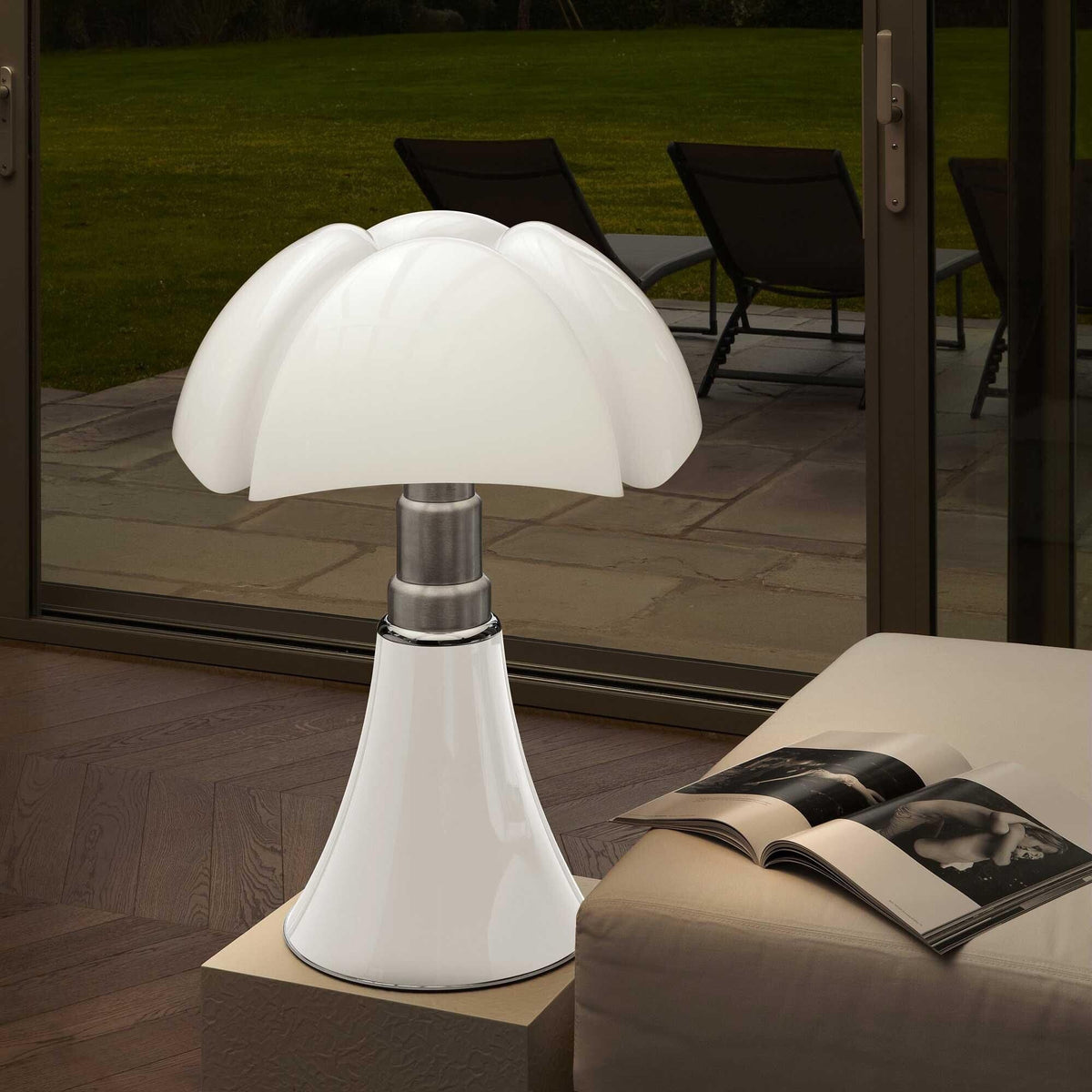 Flaria lampa stołowa