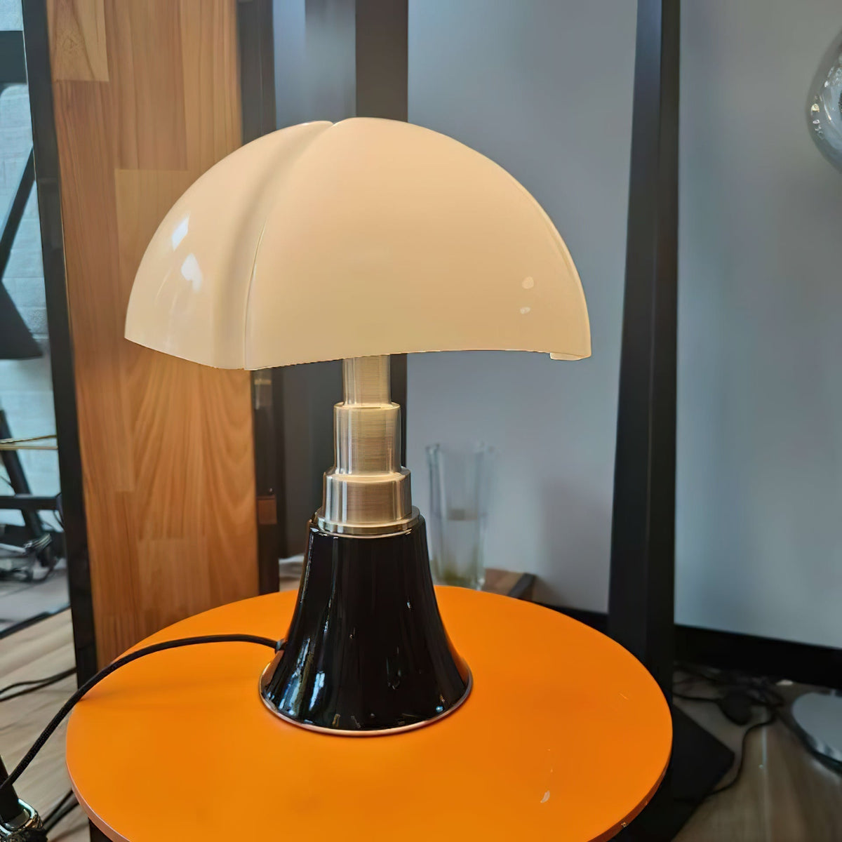 Flaria lampa stołowa