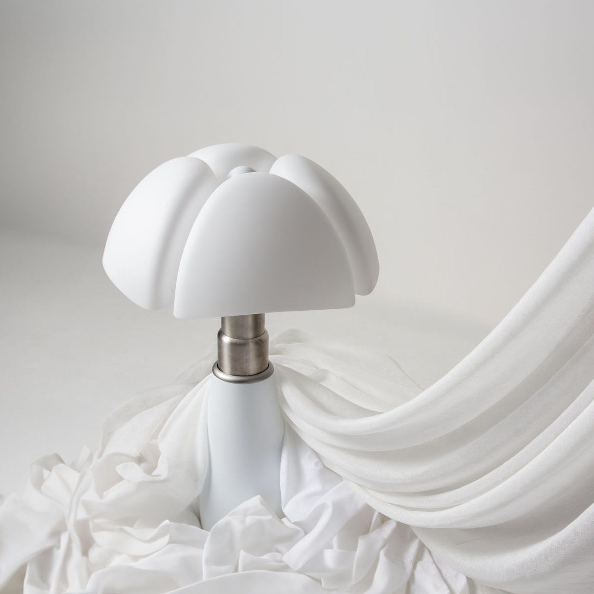 Flaria lampa stołowa