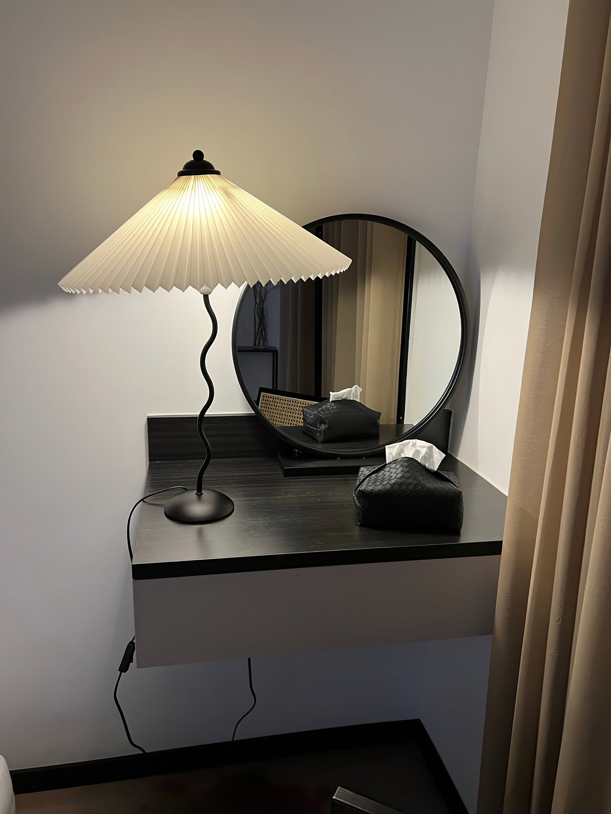 Krenis artystyczna lampa stołowa ze szkła