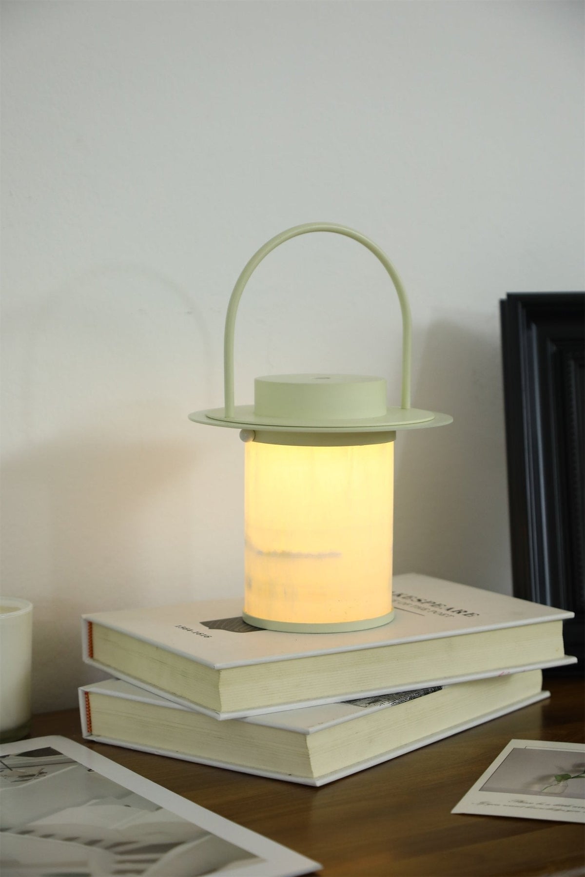 Podnoszona przenośna lampa stołowa z alabastrem i akumulatorem