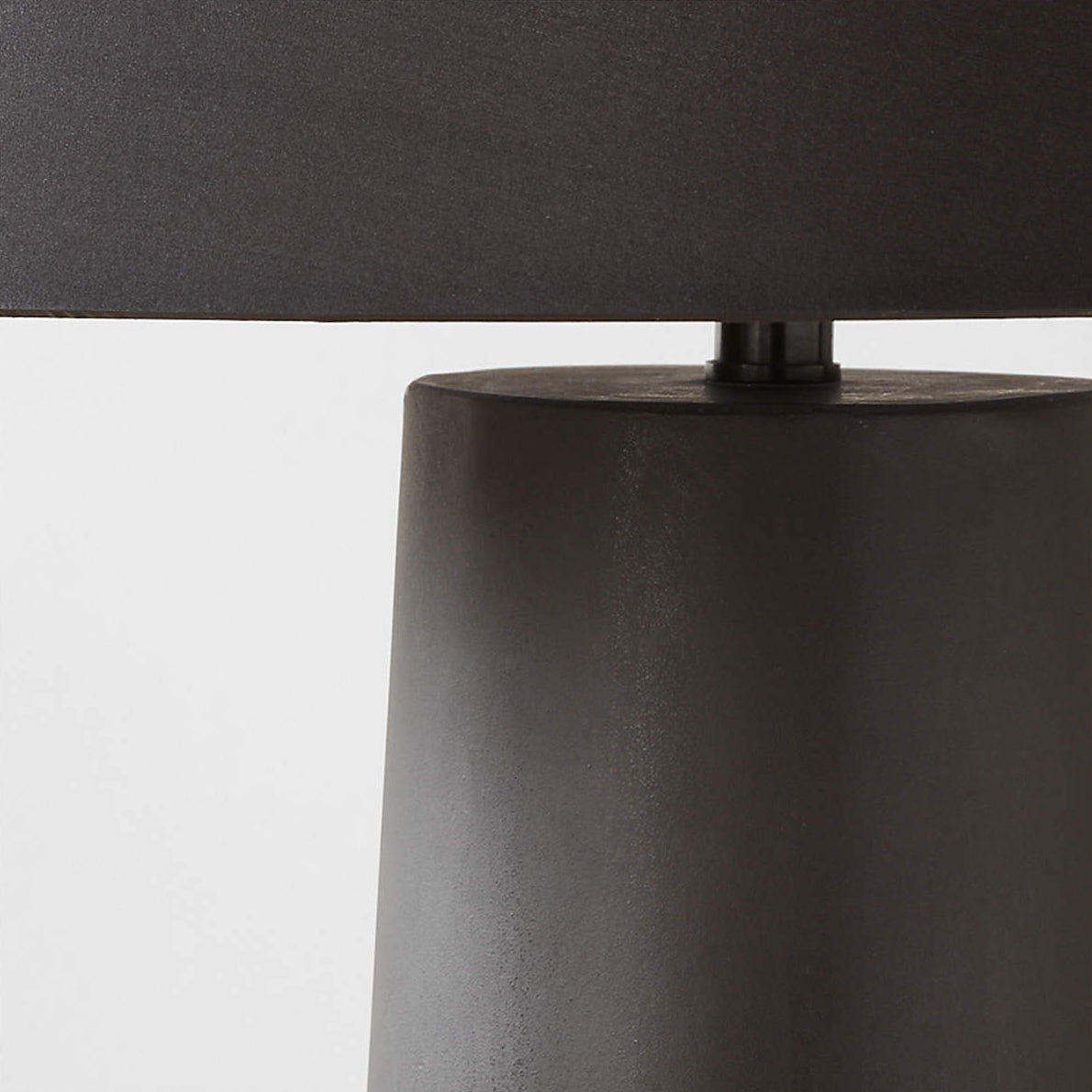 Columnil biała lampa stojąca