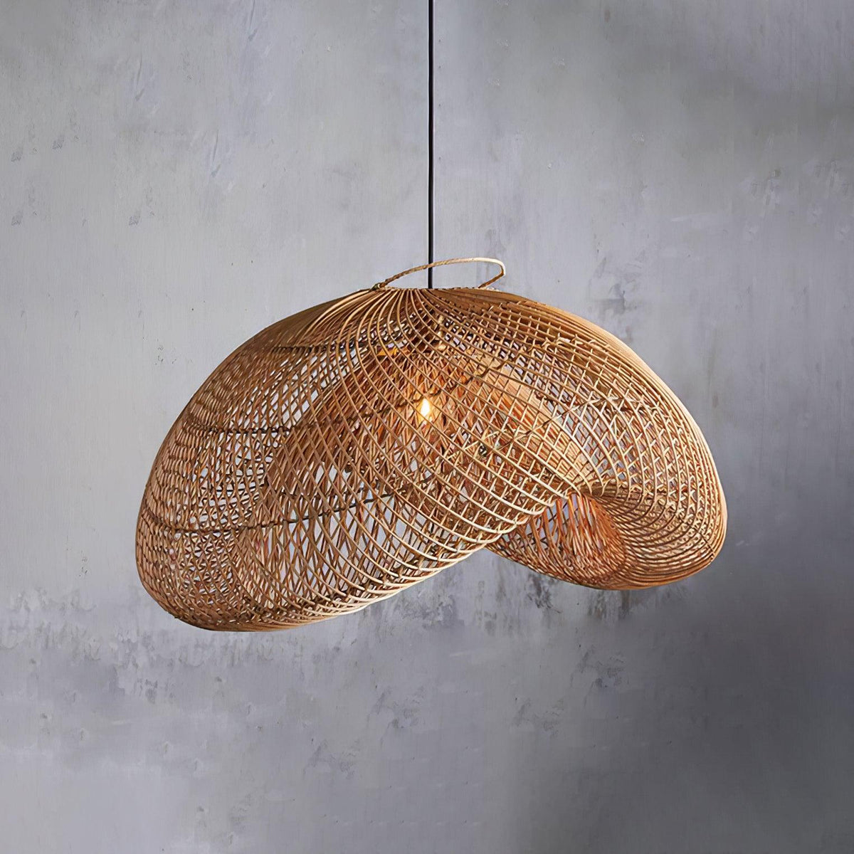 Juno rustykalna lampa wisząca z rattanu do salonu