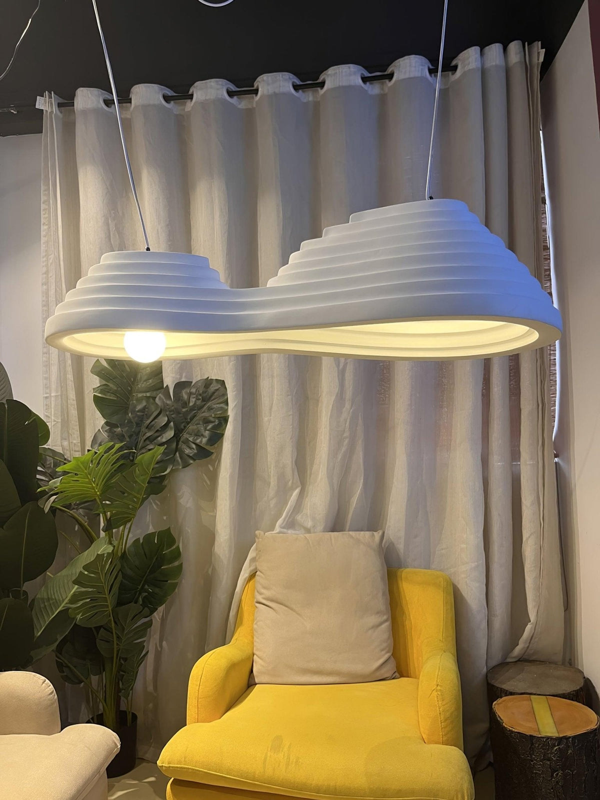 Niruise minimalistyczna lampa wisząca z żywicy