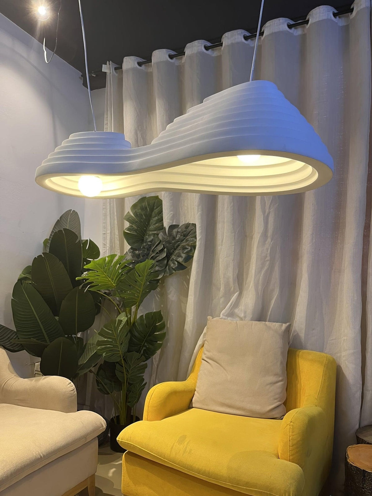 Niruise minimalistyczna lampa wisząca z żywicy
