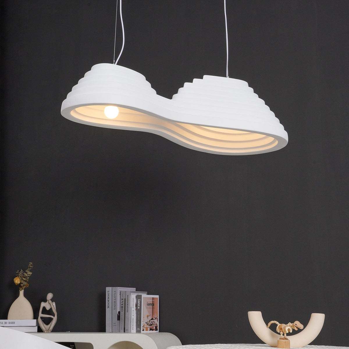 Niruise minimalistyczna lampa wisząca z żywicy