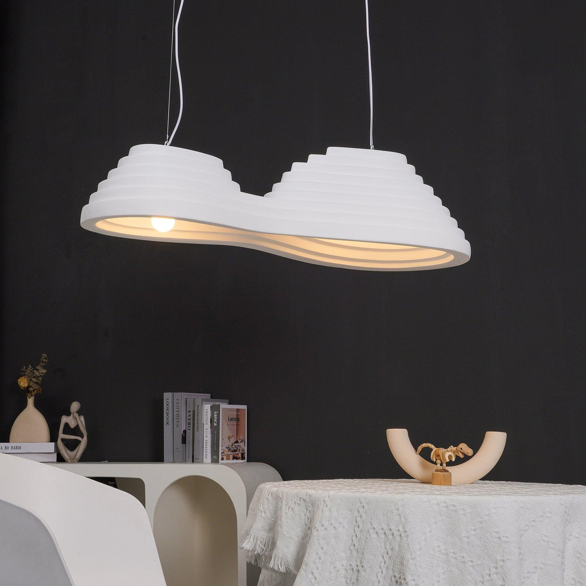 Niruise minimalistyczna lampa wisząca z żywicy