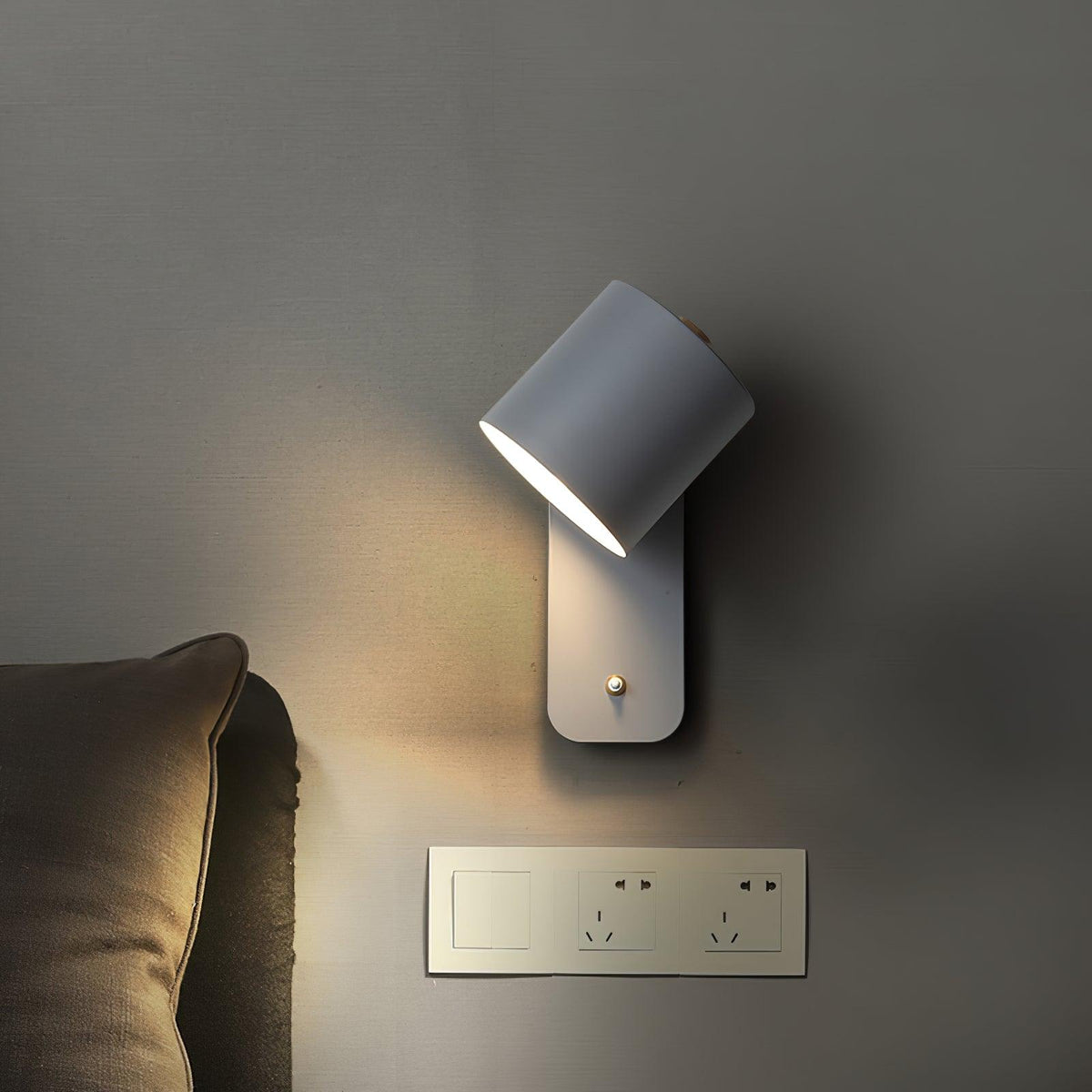Quella regulowana lampa ścienna w kształcie cylindra
