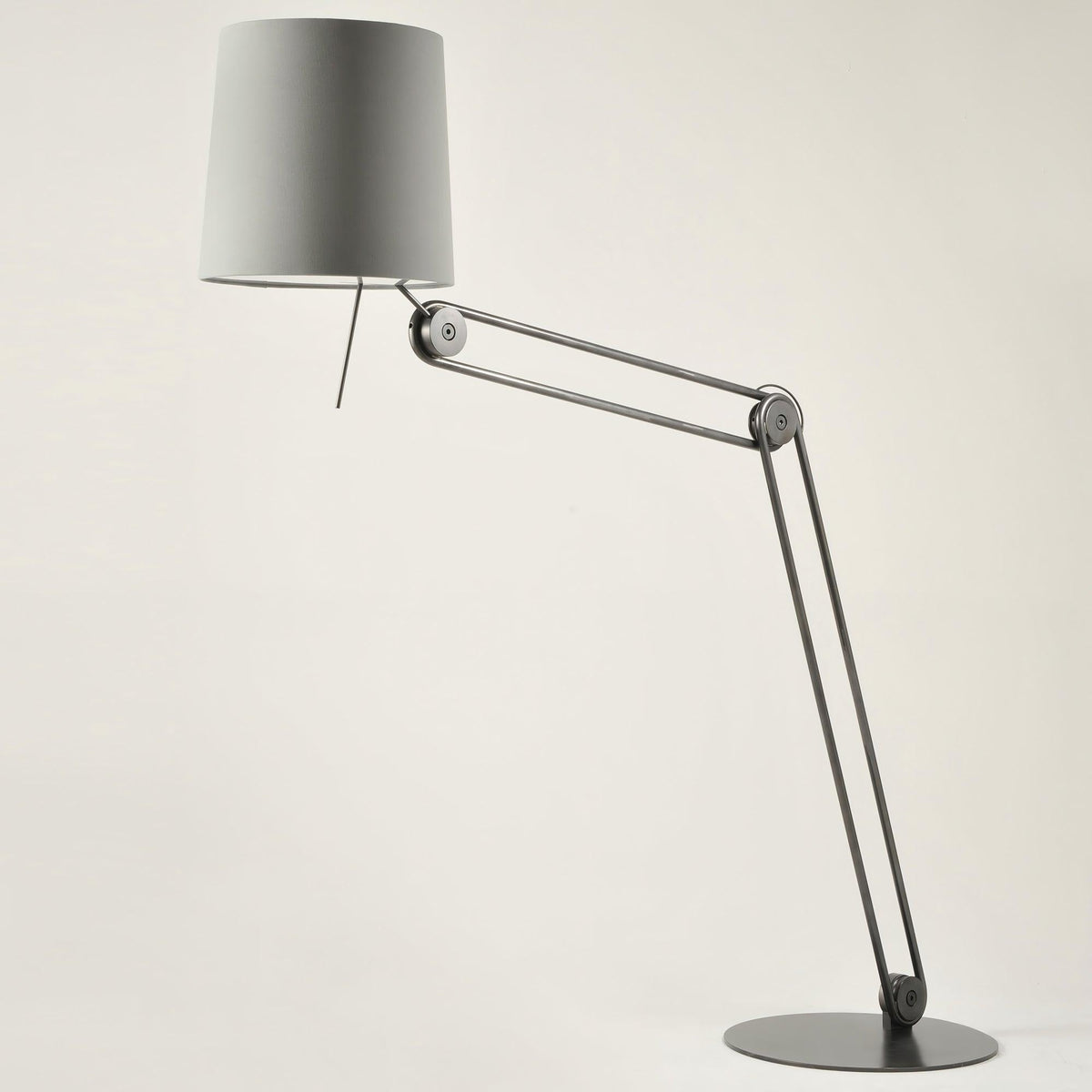 Zarina minimalistyczna lampa stojąca z płótna