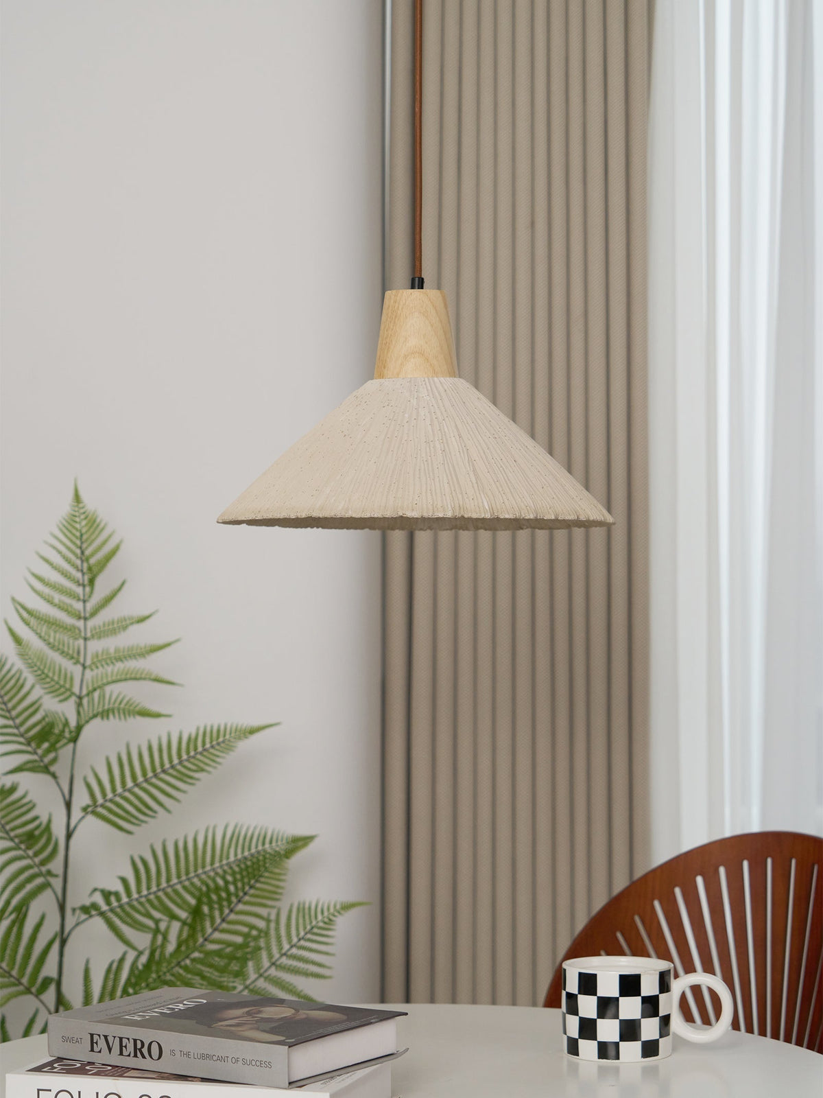 Lampa wisząca z drewnianym wierzchem i teksturowanym cieniutkim cementowym, szary, naturalny Japandi