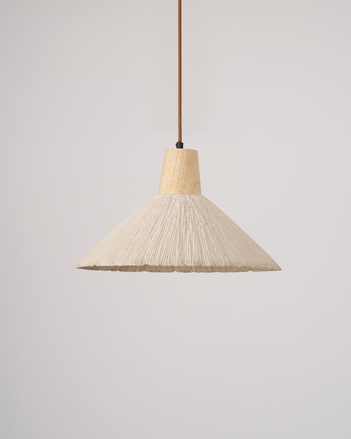 Lampa wisząca z drewnianym wierzchem i teksturowanym cieniutkim cementowym, szary, naturalny Japandi