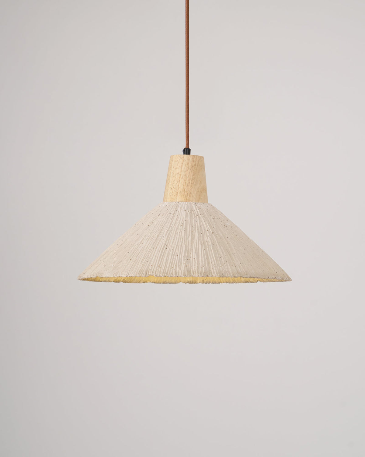 Lampa wisząca z drewnianym wierzchem i teksturowanym cieniutkim cementowym, szary, naturalny Japandi