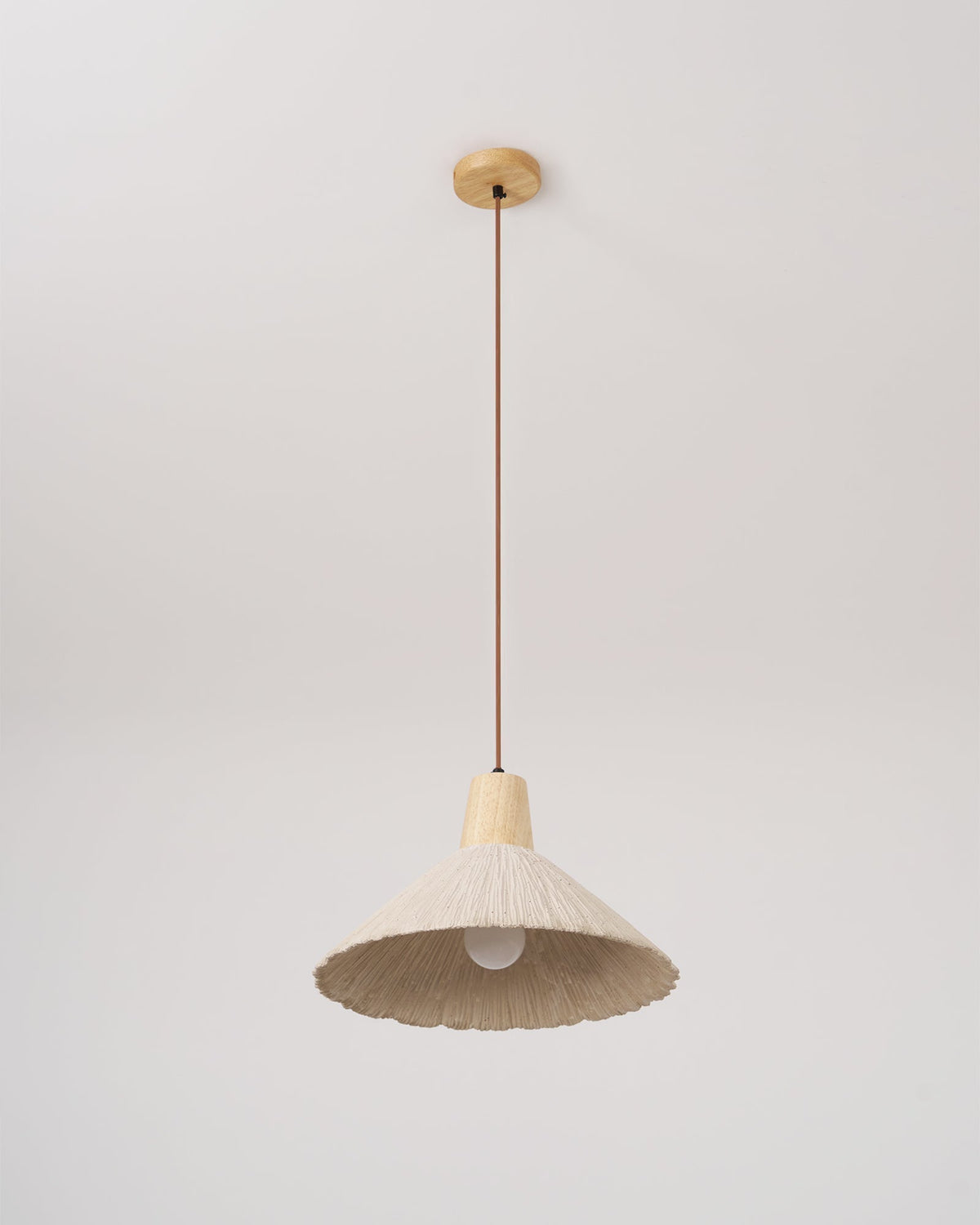 Lampa wisząca z drewnianym wierzchem i teksturowanym cieniutkim cementowym, szary, naturalny Japandi