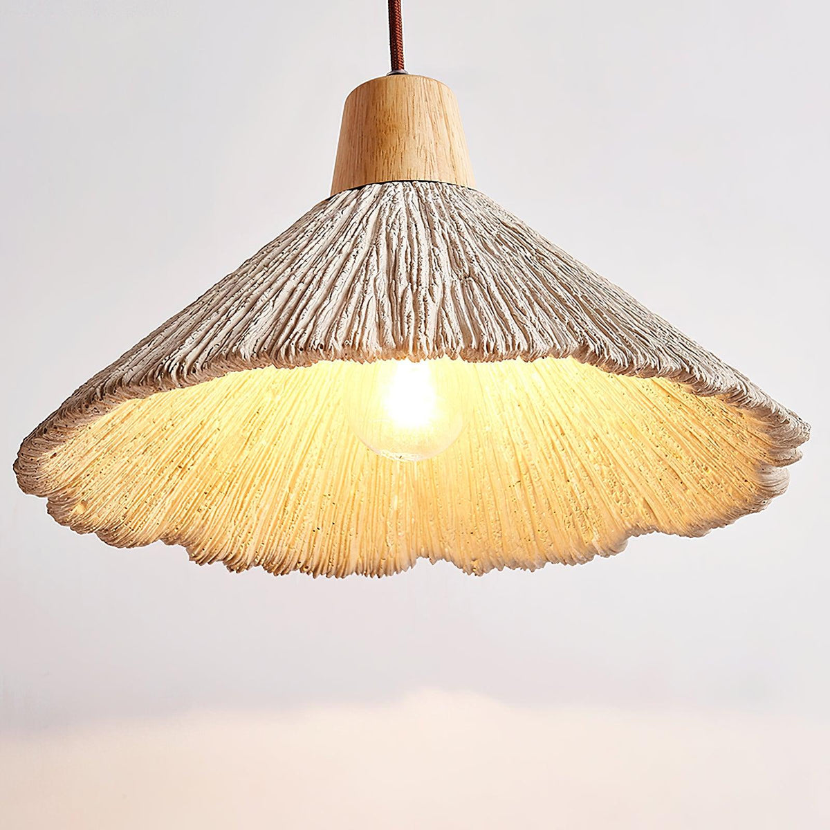 Lampa wisząca z drewnianym wierzchem i teksturowanym cieniutkim cementowym, szary, naturalny Japandi