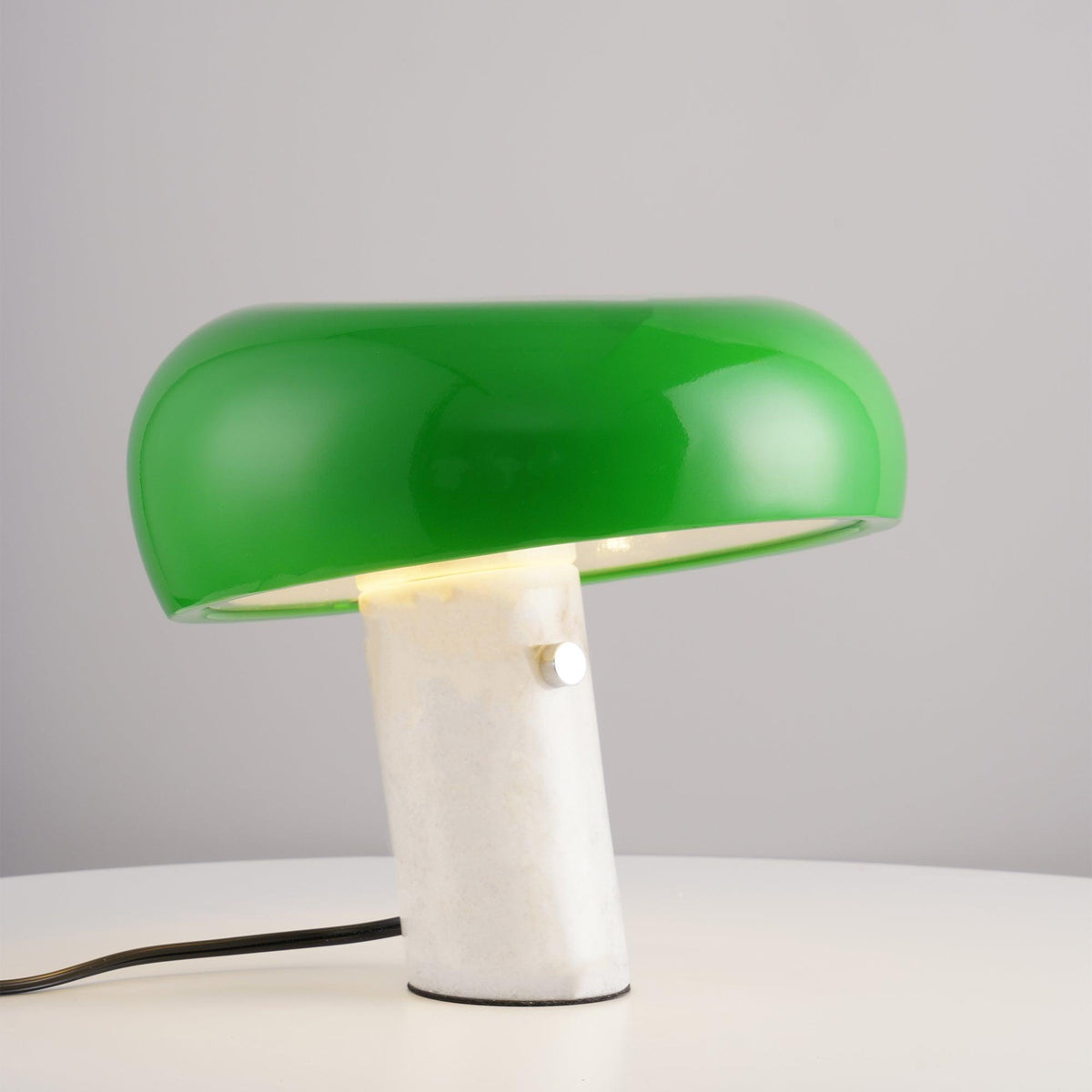 Lampa stołowa Nucleus z marmuru